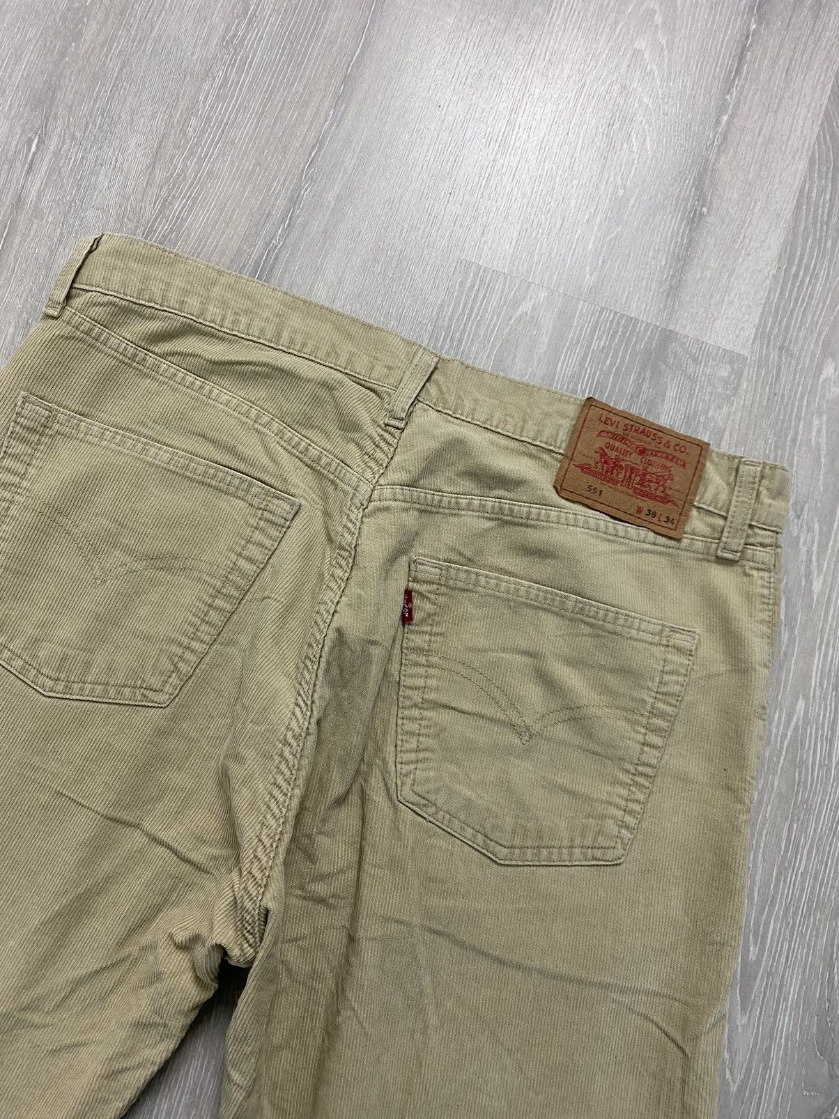 Levi's × Vintage Levi’s 551 vintage beige corduroy pants cords Size US 38 / EU 54 - 1 Thumbnail