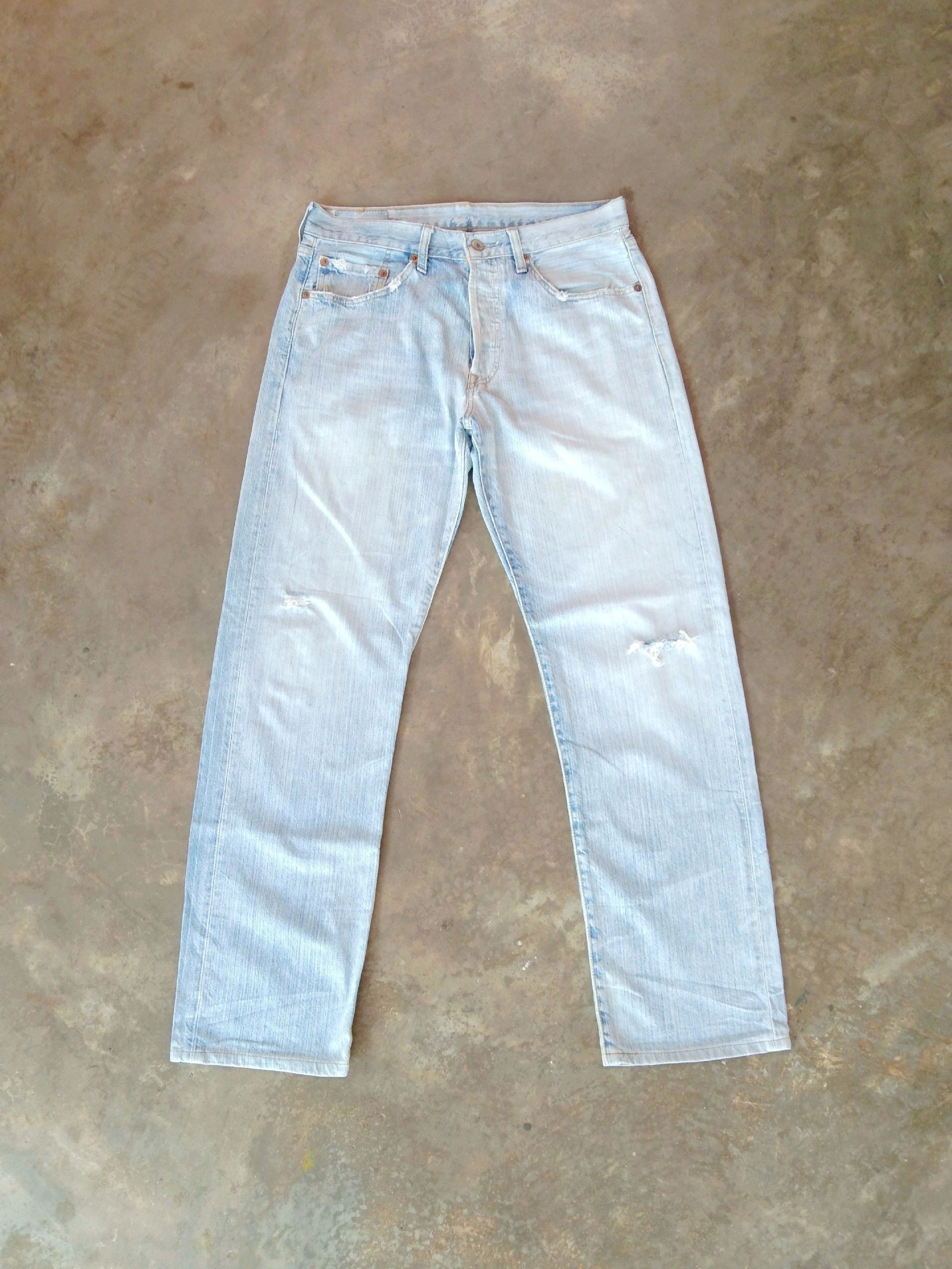 Levi's × Vintage Vintage Levis 501 Faded Blue Distressed Jeans 32x30 Size US 32 / EU 48 - 1 Thumbnail