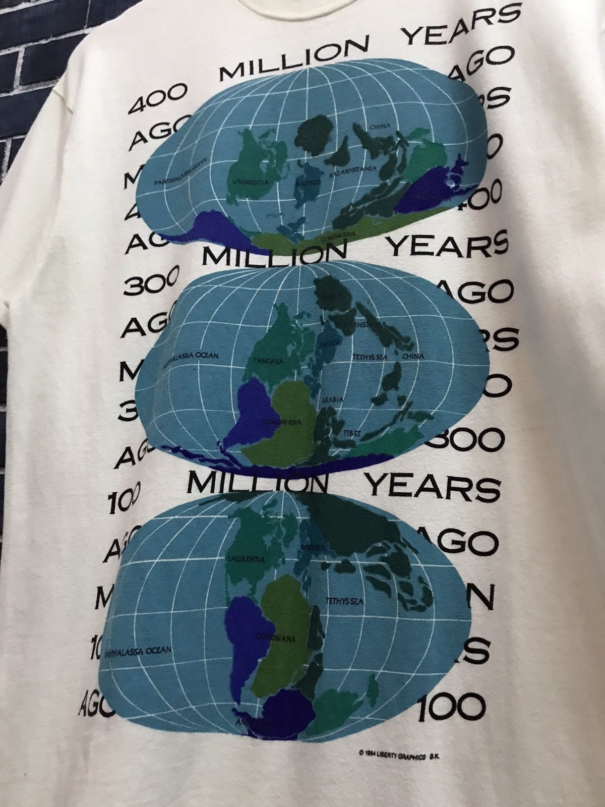 Arts & Science × Vintage Vintage 90’s Art Continental Drift Hypothesis Tshirt Size US M / EU 48-50 / 2 - 6 Thumbnail