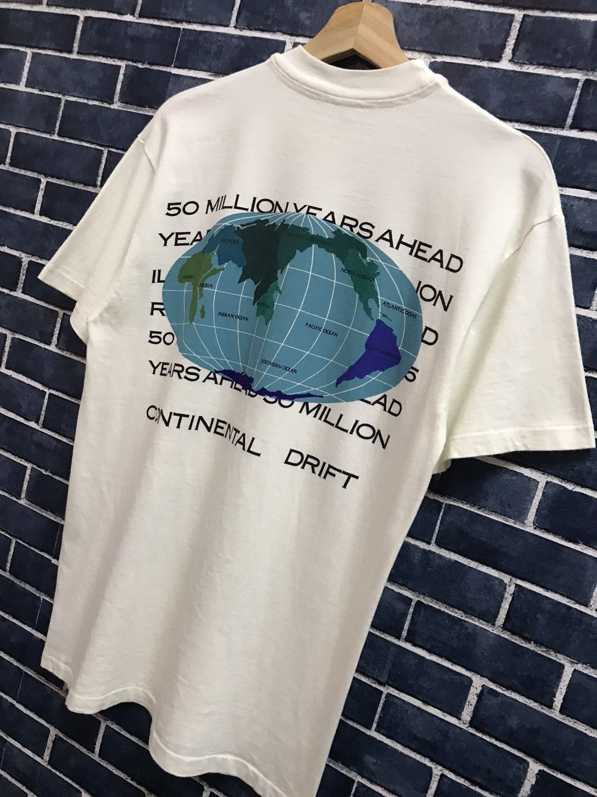 Arts & Science × Vintage Vintage 90’s Art Continental Drift Hypothesis Tshirt Size US M / EU 48-50 / 2 - 7 Thumbnail