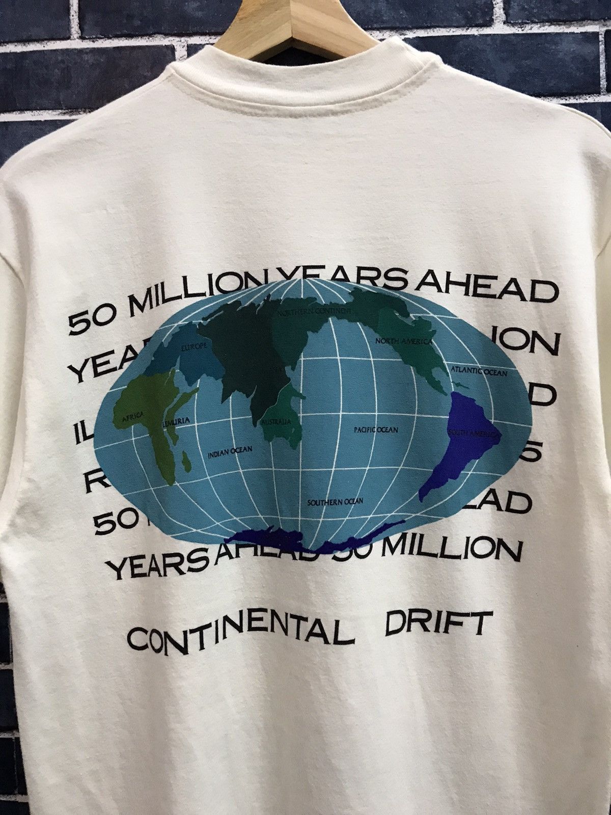 Arts & Science × Vintage Vintage 90’s Art Continental Drift Hypothesis Tshirt Size US M / EU 48-50 / 2 - 8 Thumbnail
