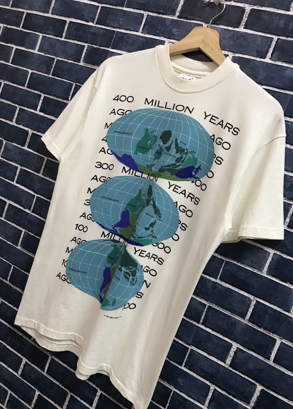 Arts & Science × Vintage Vintage 90’s Art Continental Drift Hypothesis Tshirt Size US M / EU 48-50 / 2 - 3 Thumbnail