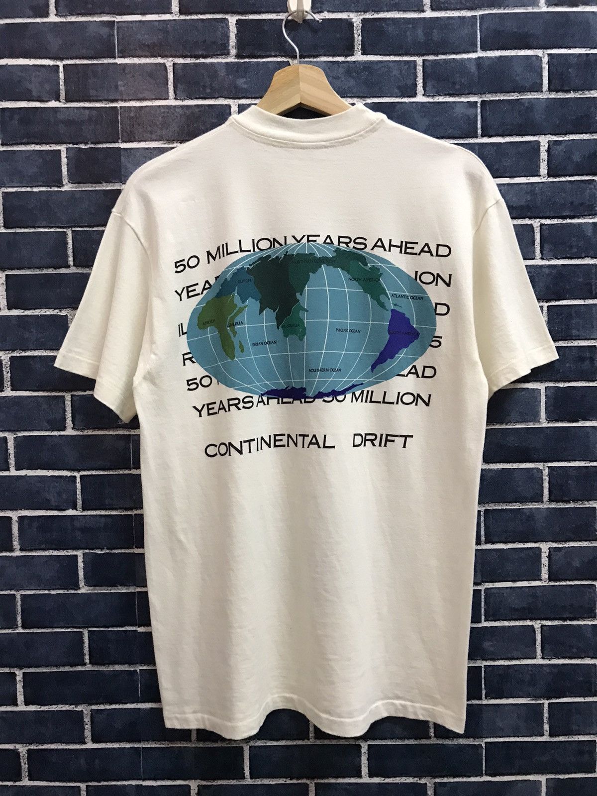Arts & Science × Vintage Vintage 90’s Art Continental Drift Hypothesis Tshirt Size US M / EU 48-50 / 2 - 2 Thumbnail