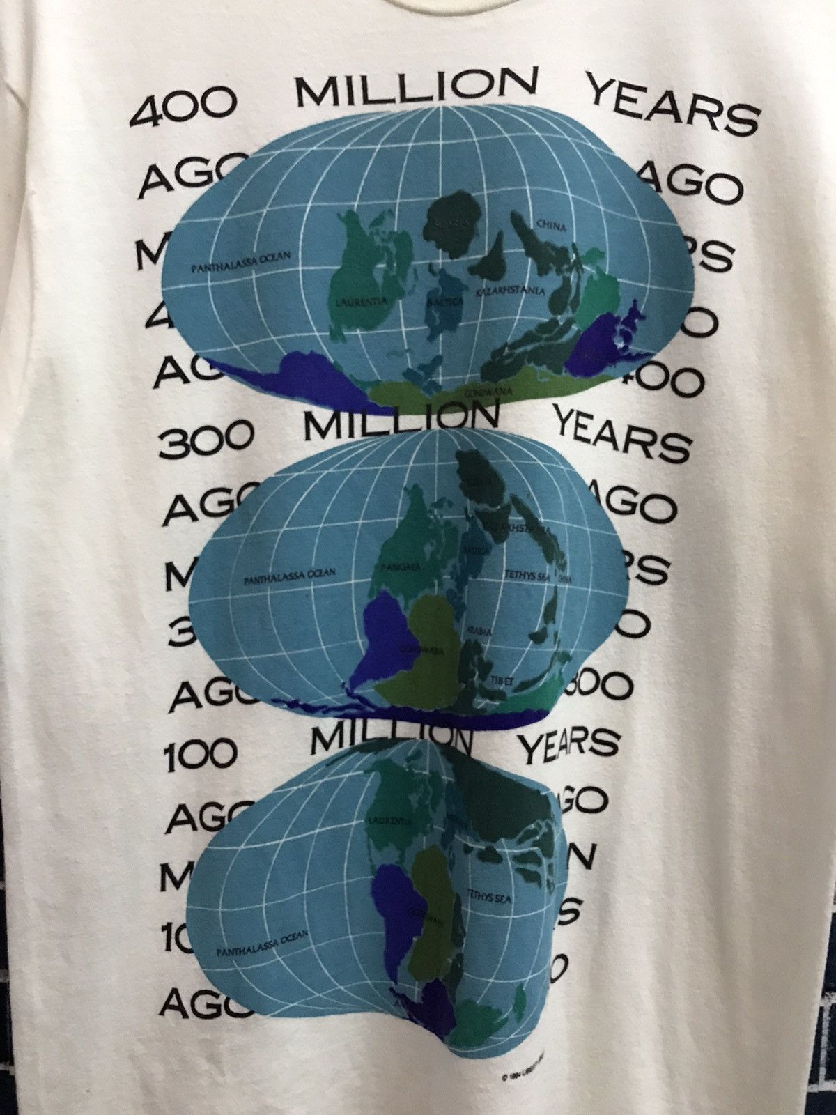 Arts & Science × Vintage Vintage 90’s Art Continental Drift Hypothesis Tshirt Size US M / EU 48-50 / 2 - 5 Thumbnail
