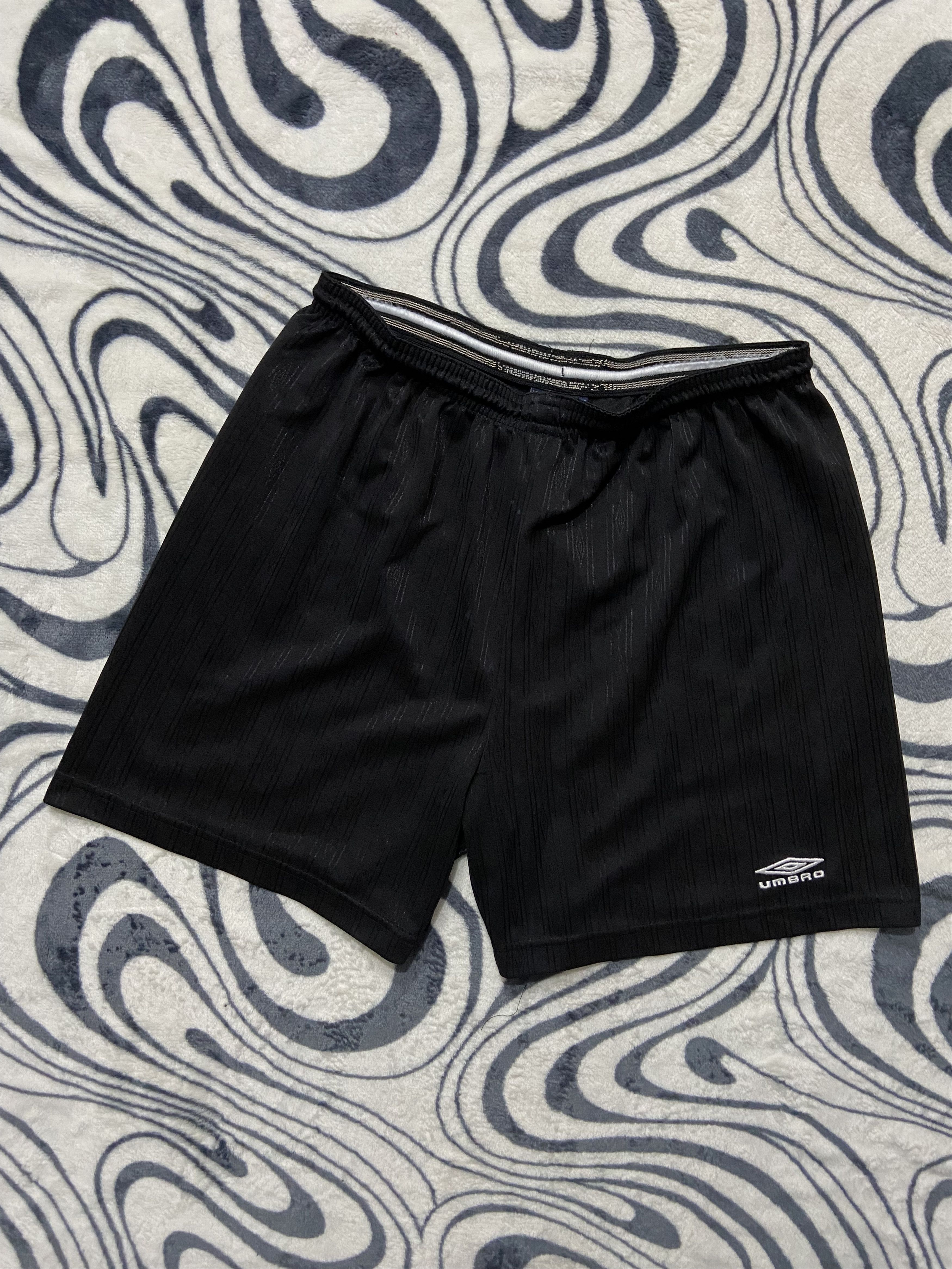 Umbro × Vintage Vintage Umbro Mens Shorts Dri Fit Y2K Size US 32 / EU 48 - 1 Thumbnail