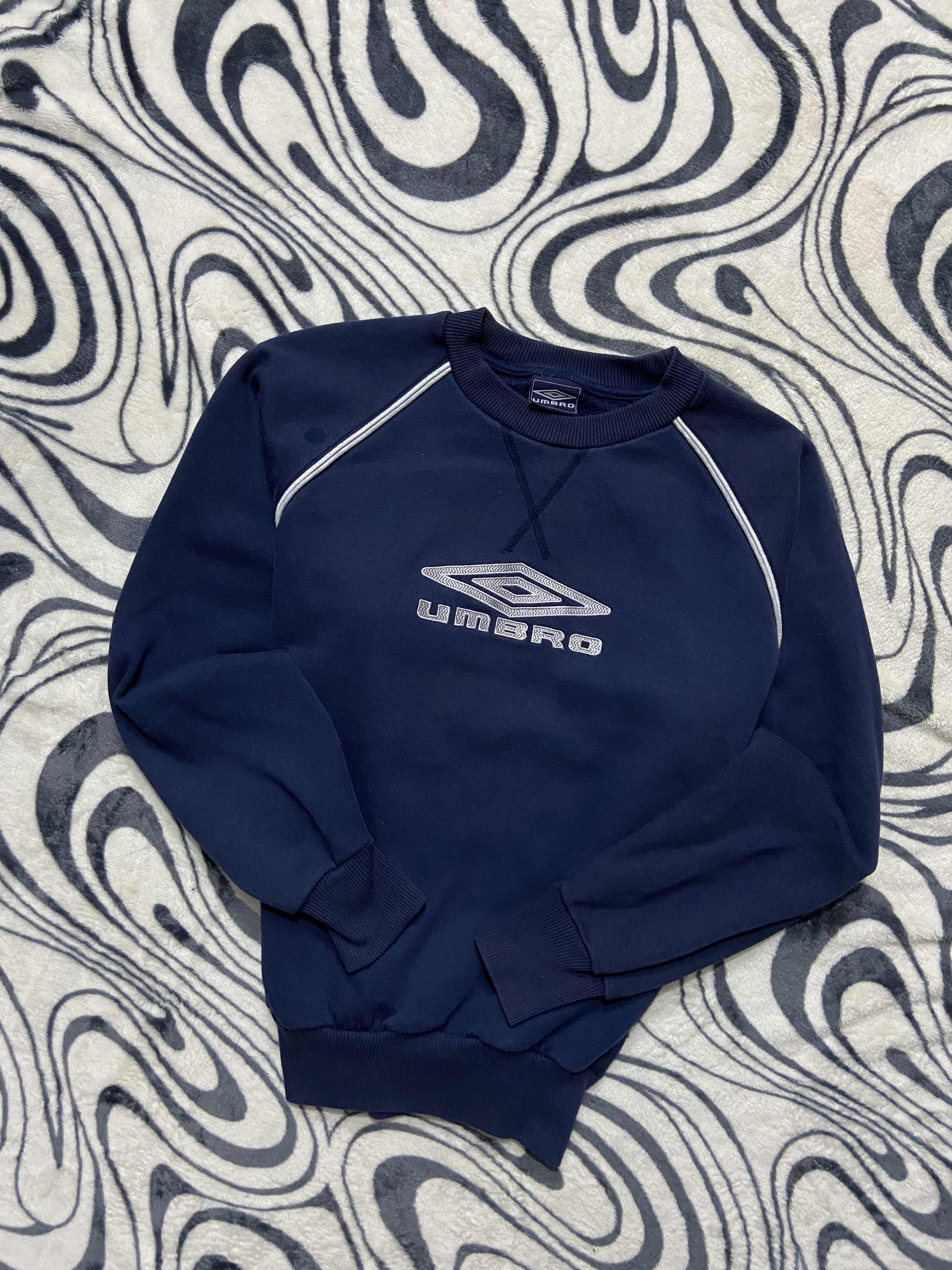 Umbro Vintage Umbro Mens Sweatshirt Size US L / EU 52-54 / 3 - 1 Thumbnail