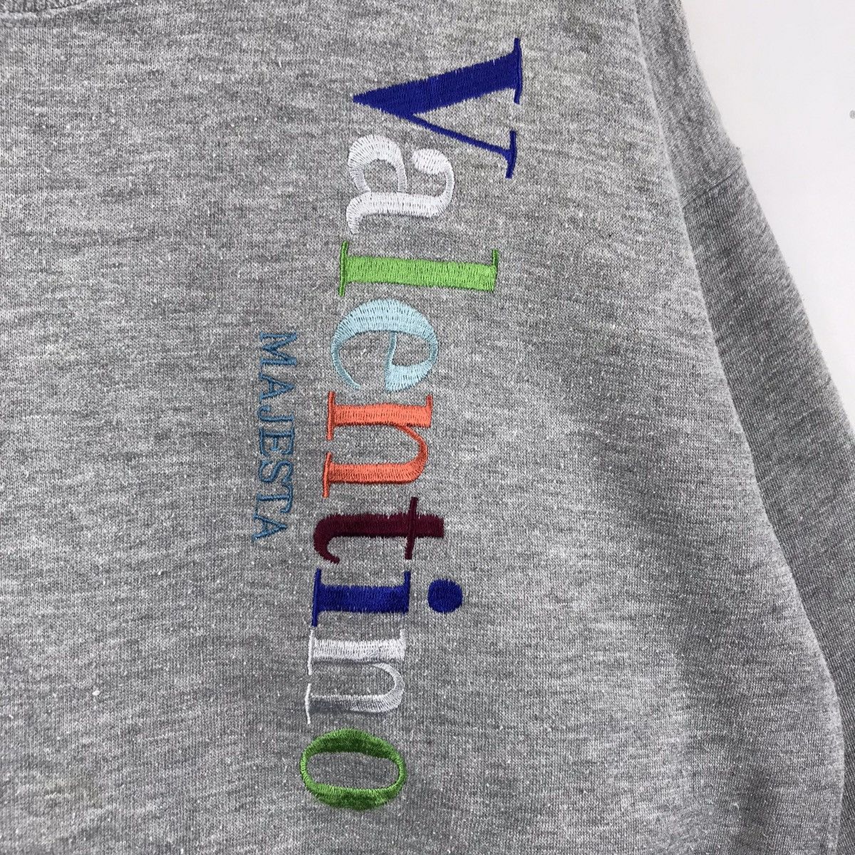 Vintage VALENTINO MAJESTA Embroidered Logo Grey Sweatshirt Size US L / EU 52-54 / 3 - 3 Thumbnail