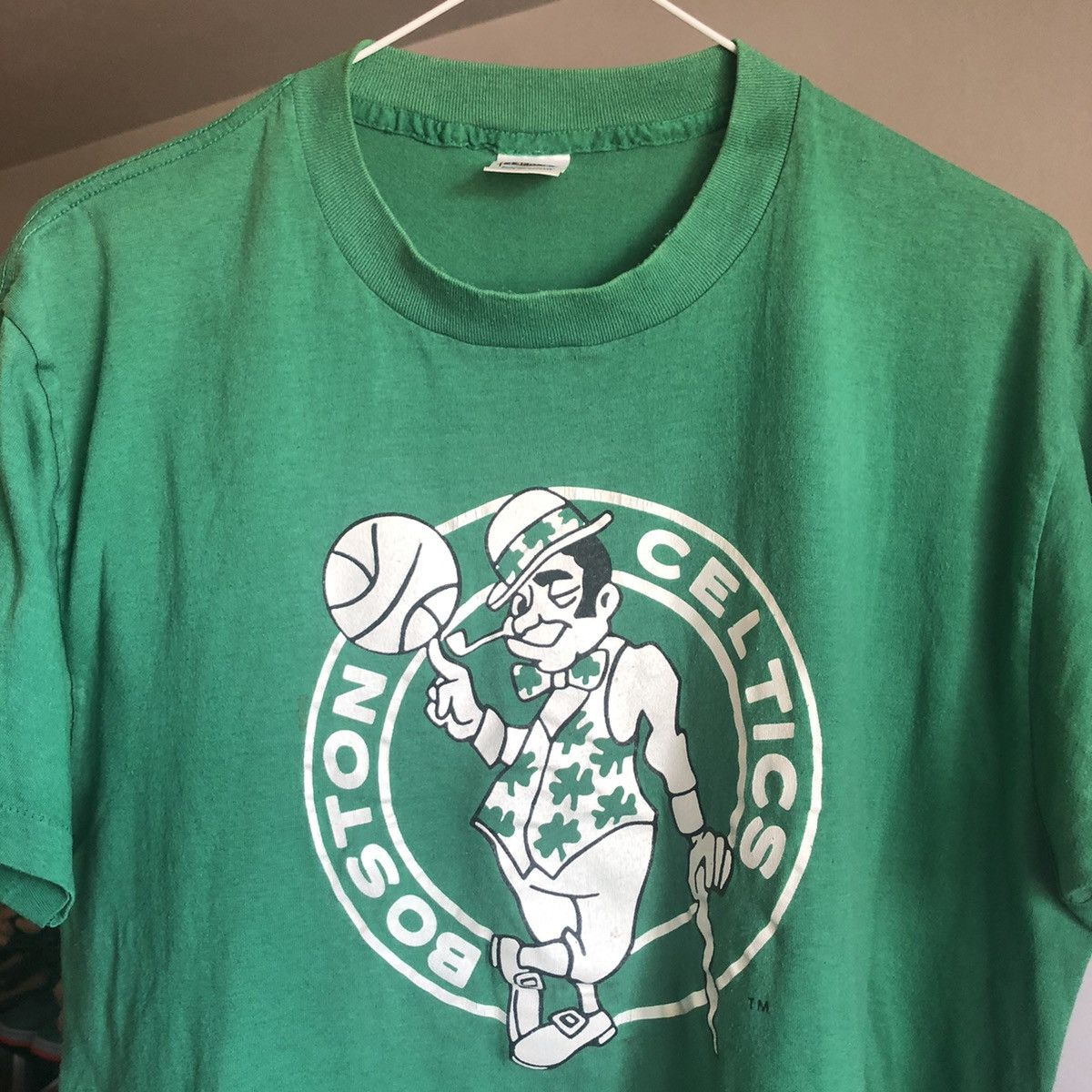NBA Vintage 80s NBA Boston Celtics Lucky The Leprechaun Logo Tee Size US XL / EU 56 / 4 - 1 Thumbnail