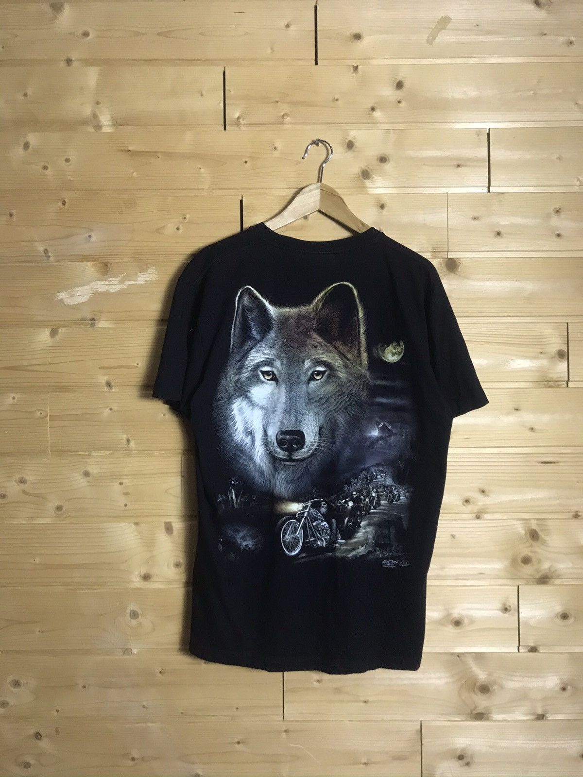Vintage Vintage Wild wolf t-shirt Size US L / EU 52-54 / 3 - 7 Thumbnail