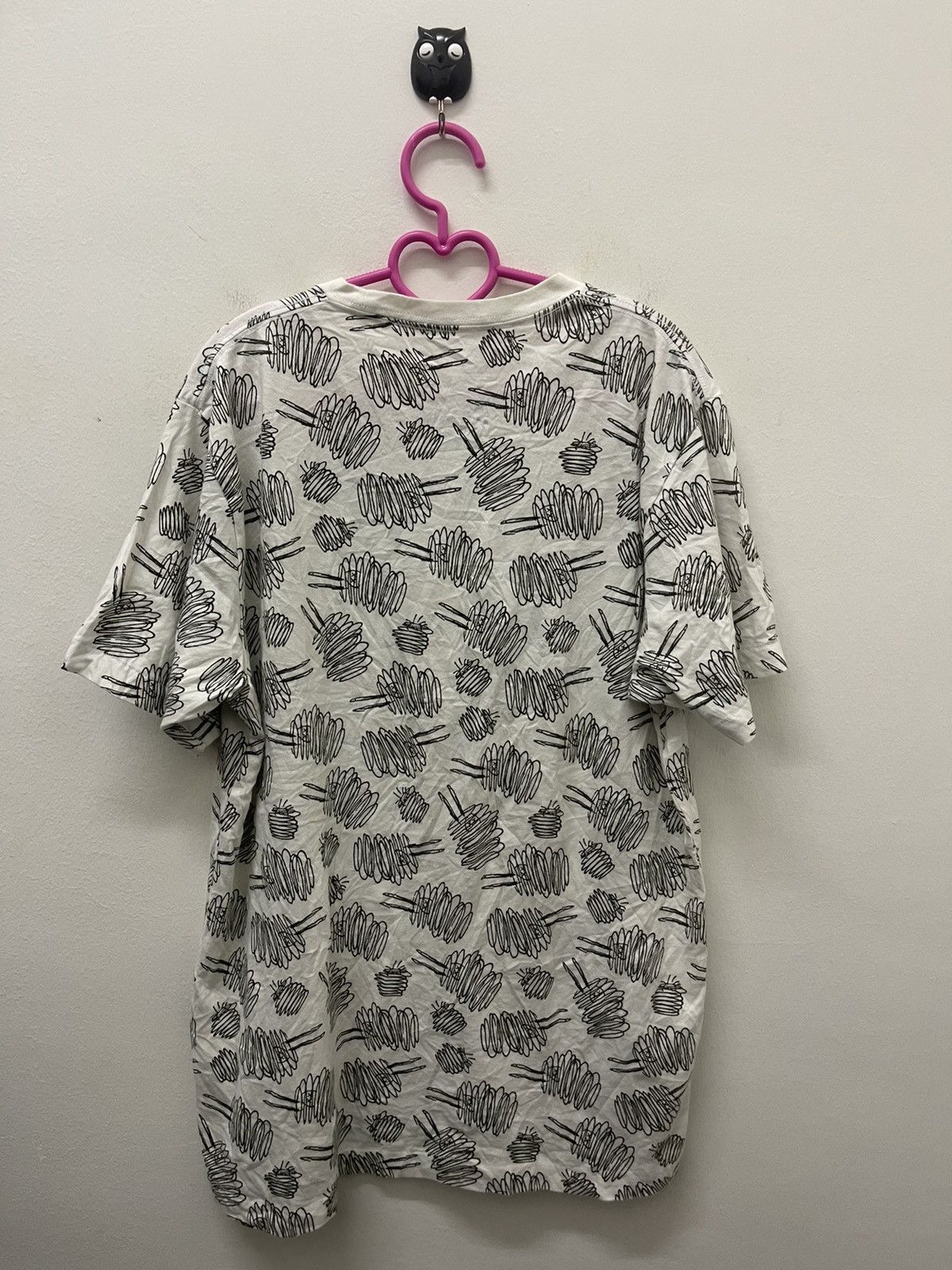 Kaws × Peanuts × Uniqlo Rare KAWS X PEANUTS X UNIQLO Full All Over Print Tee Size US L / EU 52-54 / 3 - 5 Thumbnail