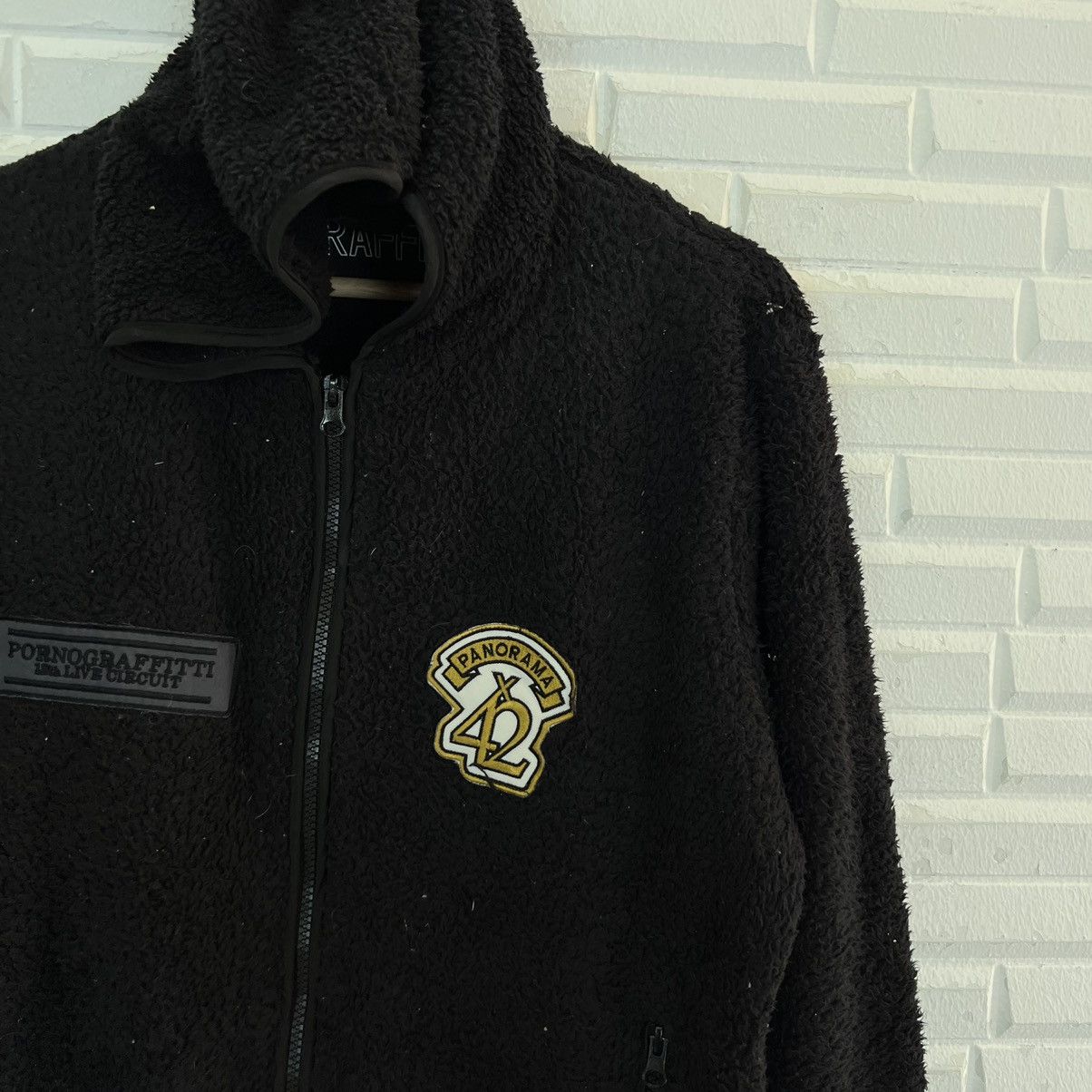 Japanese Brand RARE FLEECE HOODIE JACKET PORNO GRAFFITTI BIG LOGO Size US M / EU 48-50 / 2 - 6 Thumbnail