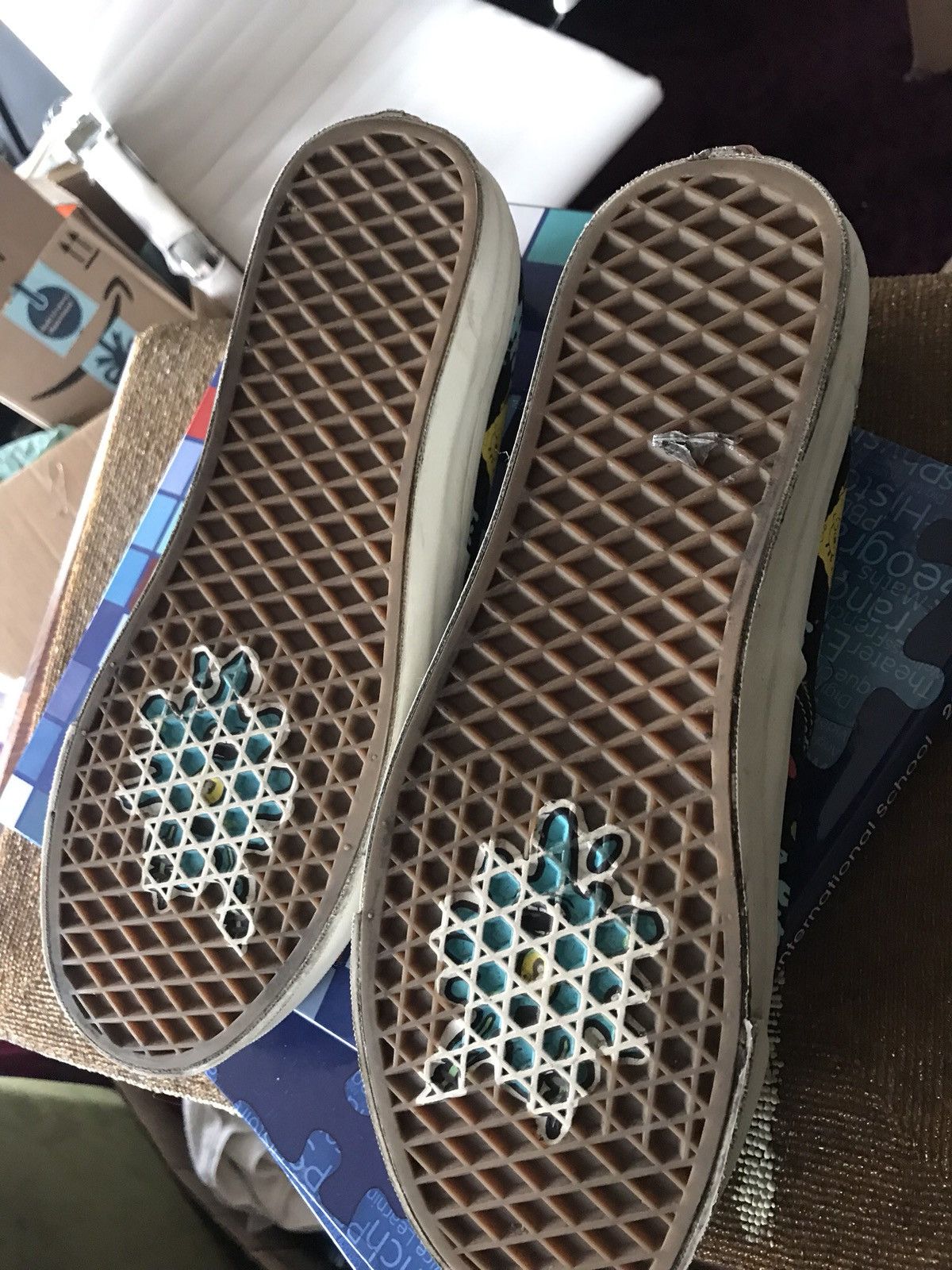 Vans 2018 Vans Authentic "Spongebob 'Aloha Blue'" Size US 10.5 / EU 43-44 - 2 Thumbnail