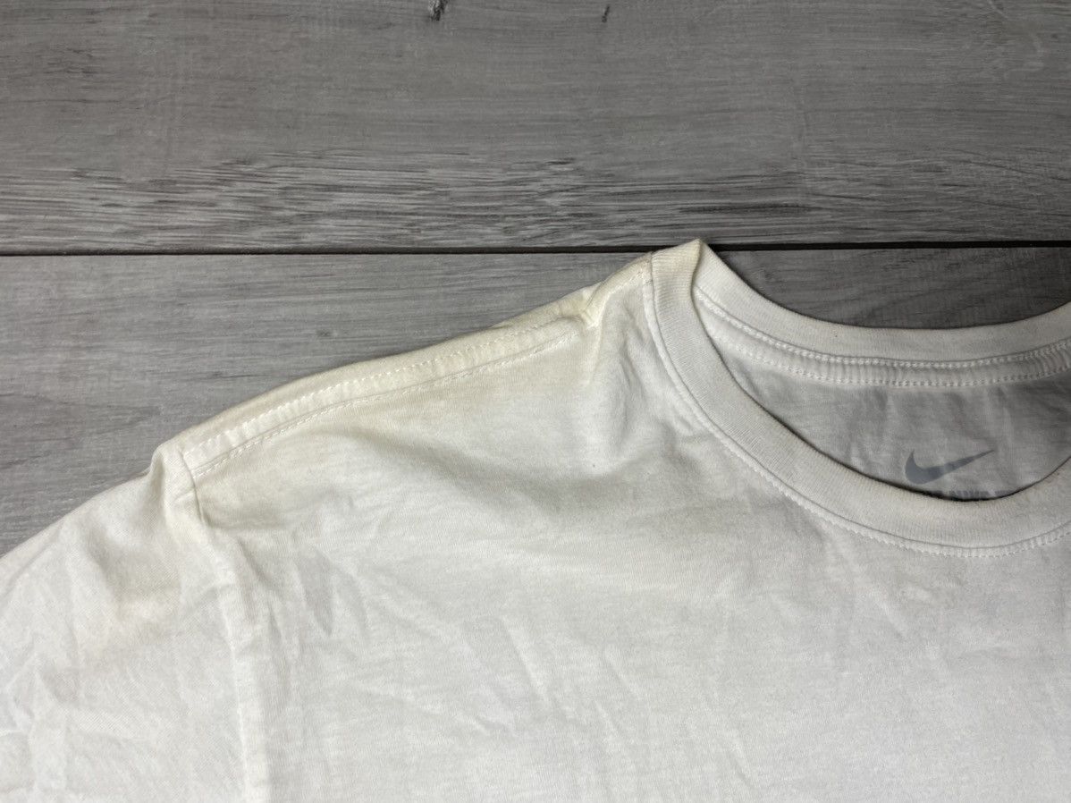 Nike Nike T-shirt vintage swoosh y2k sportswear size XXLARGE Size US XXL / EU 58 / 5 - 6 Thumbnail