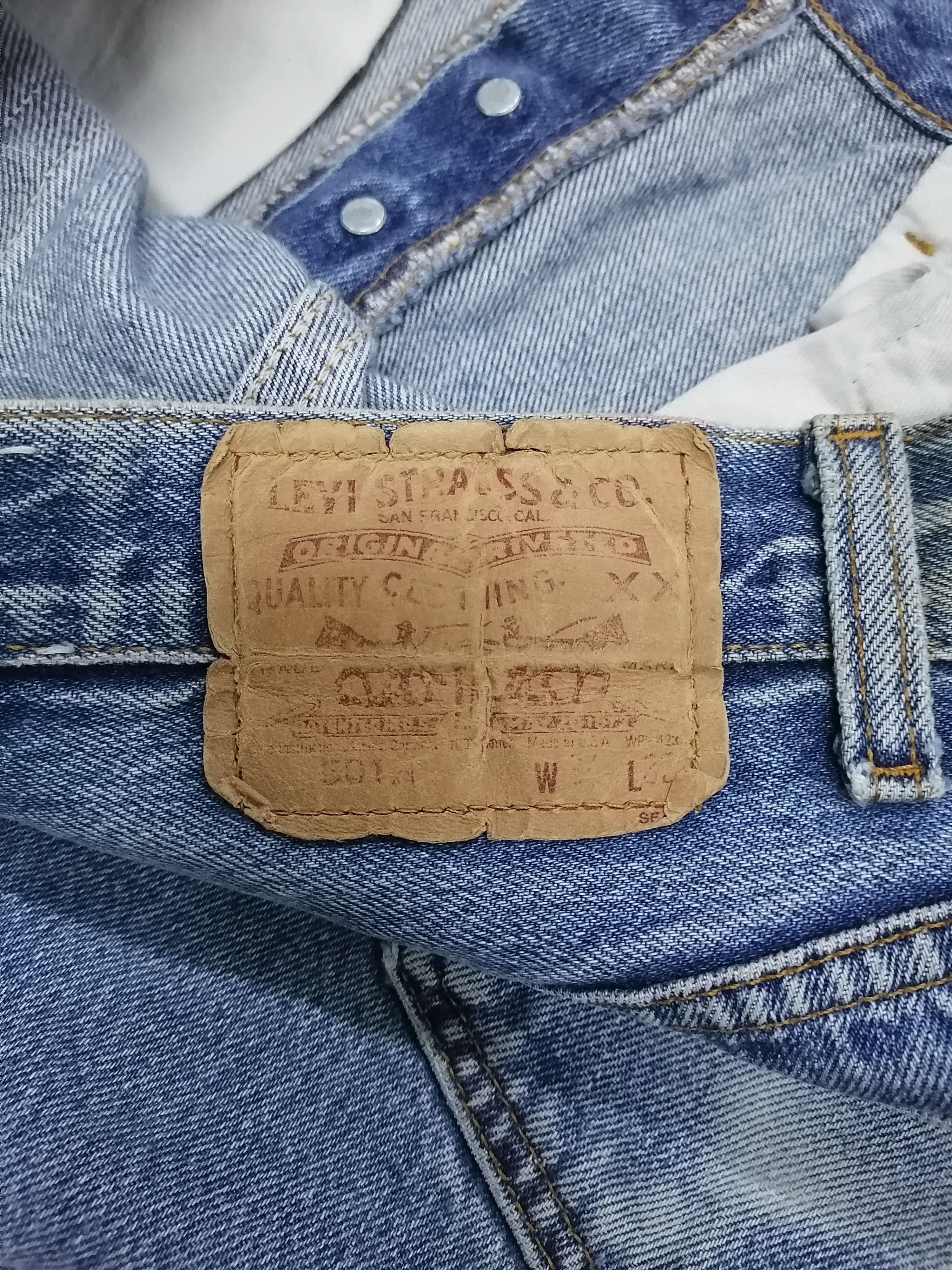 Levi's Vintage Clothing Vintage 80s Levi's 501 Peace Printed Denim Jeans Size US 31 - 7 Thumbnail