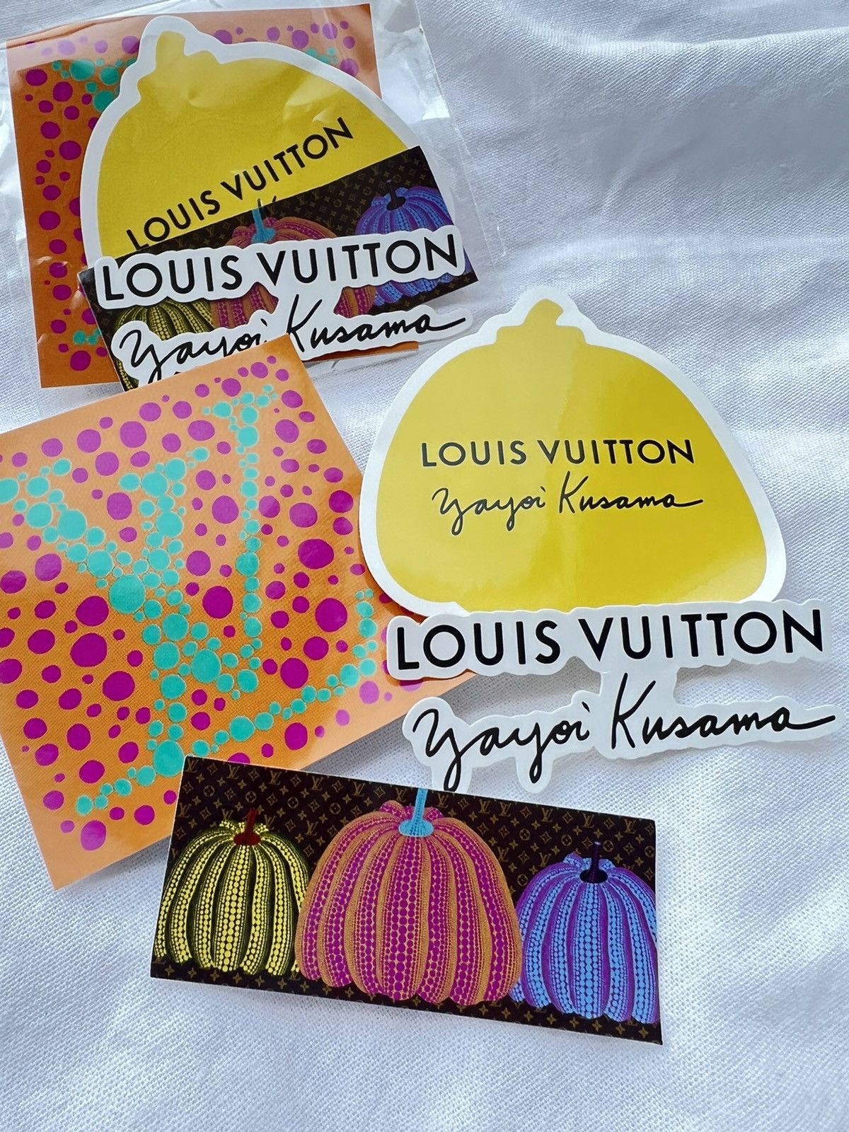 Cloth travel bag Louis Vuitton x Yayoi Kusama Grey in Cloth - 30179339
