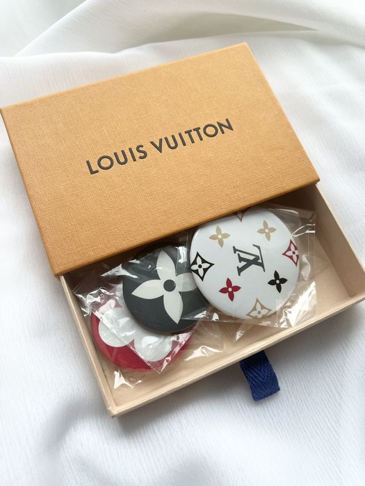 Louis Vuitton x Supreme Set of 2 Pin Brooch Louis Vuitton
