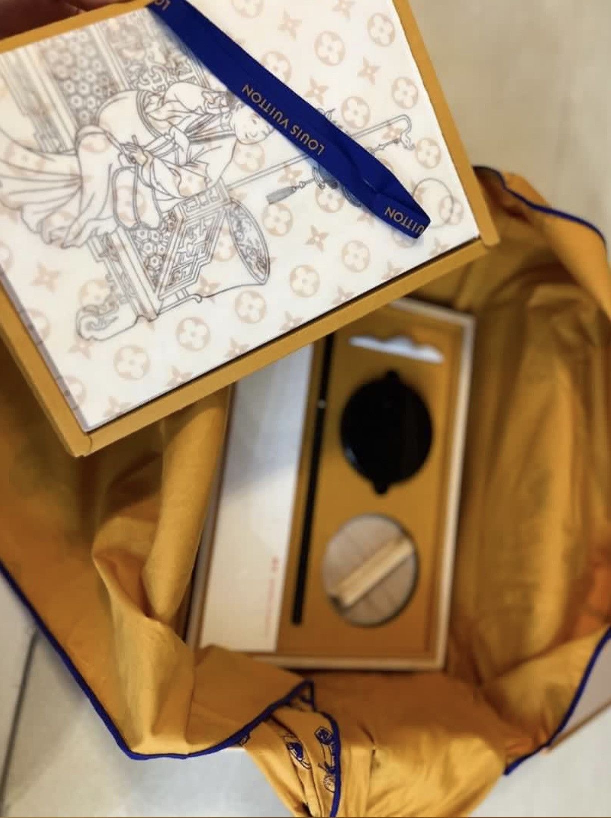 Louis Vuitton 🔥 Rare! Louis Vuitton Chinese Art Painting Set jewelry box Size ONE SIZE - 7 Thumbnail