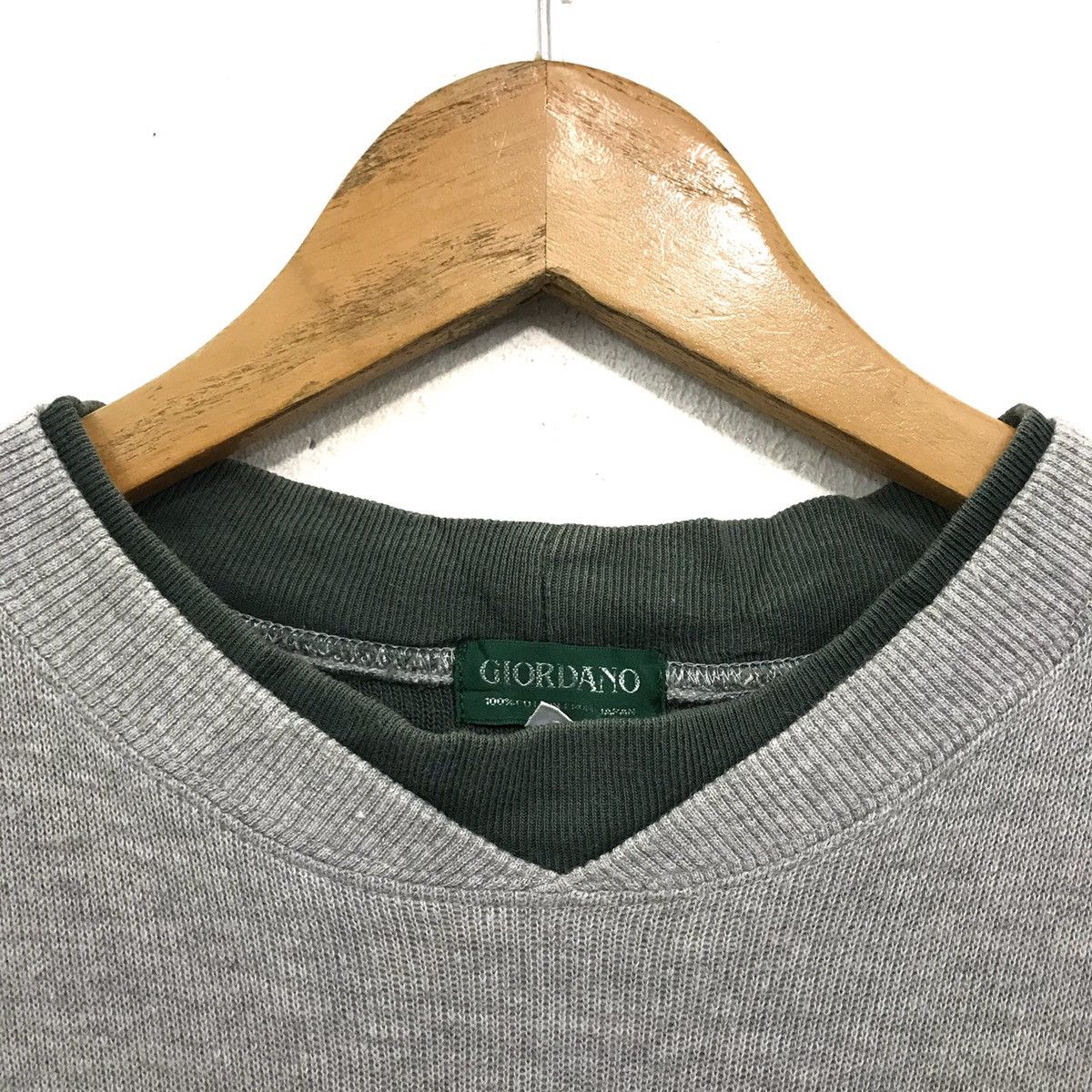 Giordano × Japanese Brand × Vintage Vintage Giordano Sweatshirt Vneck Biglogo Spellout Size US M / EU 48-50 / 2 - 4 Thumbnail
