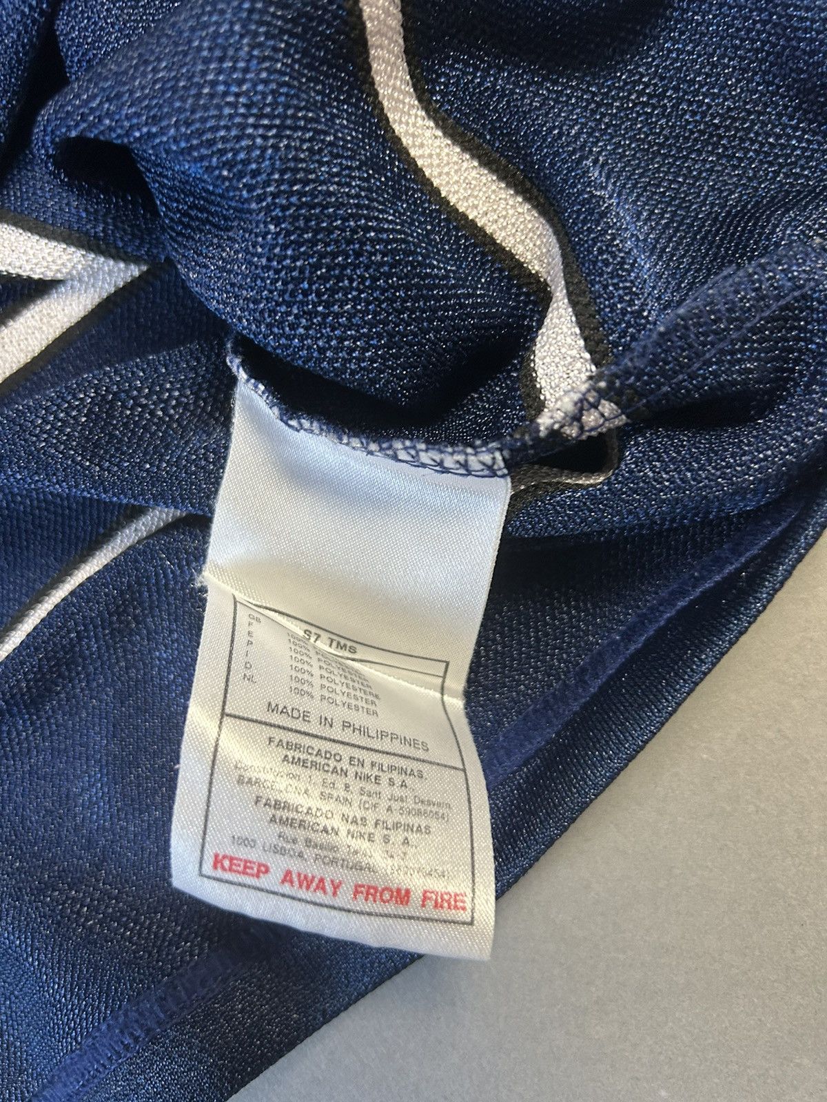 Nike Nike big swoosh striped t-shirt vintage 90s navy Size US L / EU 52-54 / 3 - 4 Thumbnail