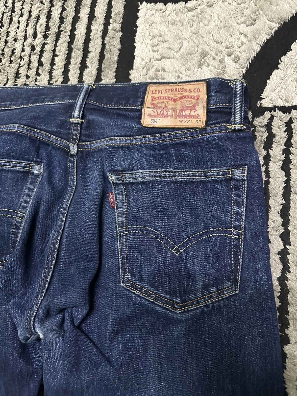Levi's 31x29 Levi’s 504 small e denim jeans Size US 31 - 6 Thumbnail