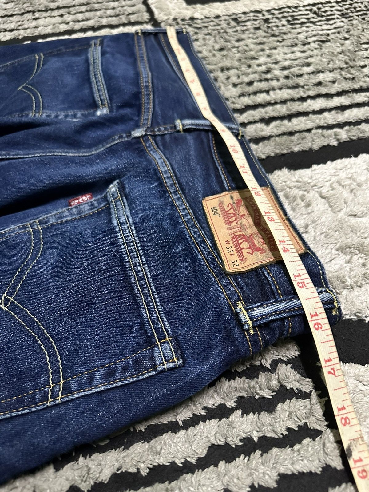 Levi's 31x29 Levi’s 504 small e denim jeans Size US 31 - 7 Thumbnail