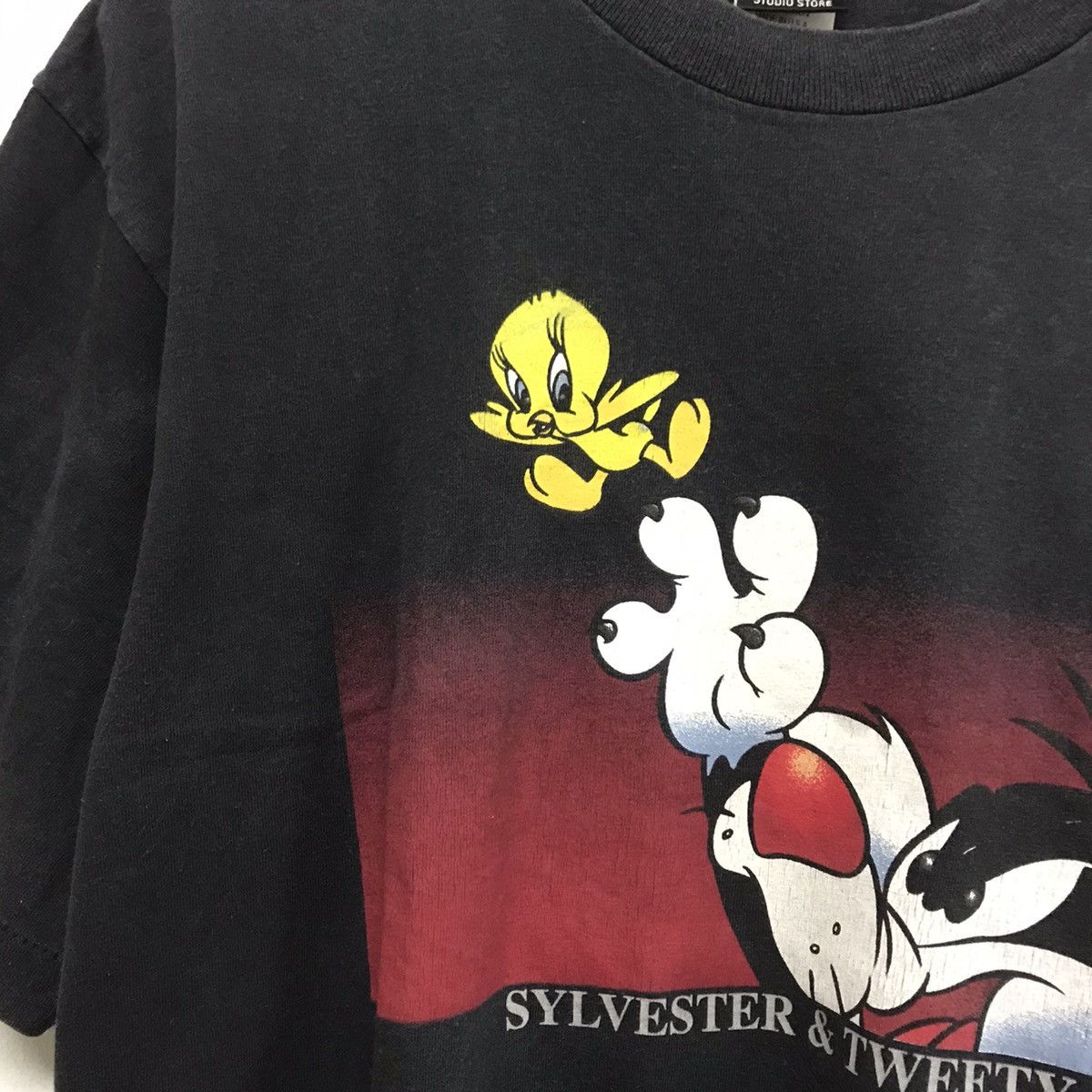 Warner Bros Vintage 90s Sylvester and Tweety tshirt Size US L / EU 52-54 / 3 - 6 Thumbnail