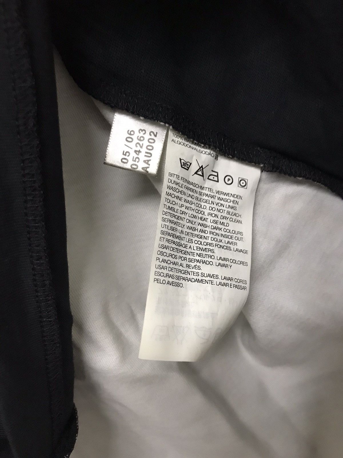 Yohji Yamamoto 🥷🏿 Adidas Y3 by Yohji Yamamoto V Neck T-Shirt Size US L / EU 52-54 / 3 - 10 Thumbnail