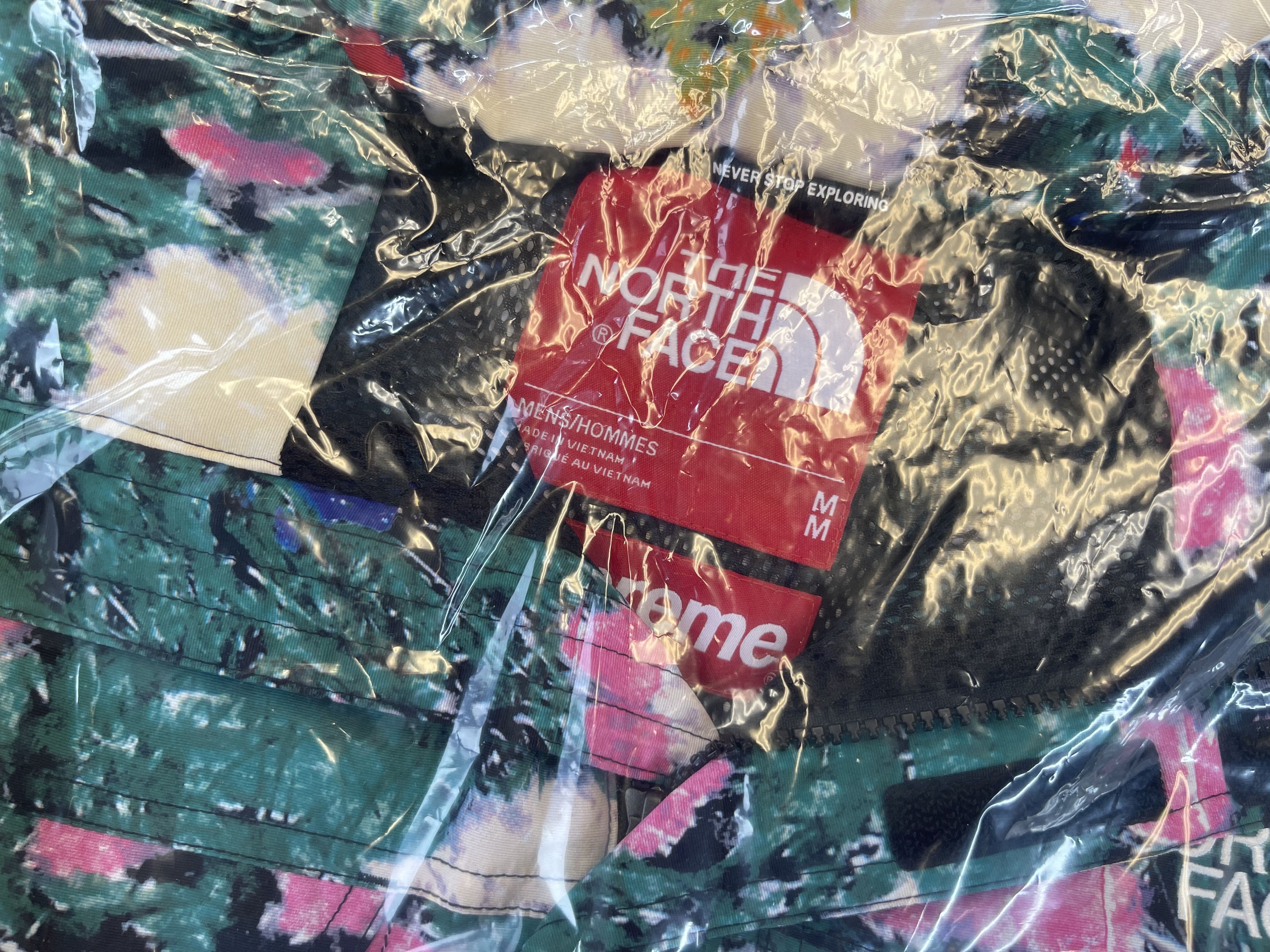 Supreme × The North Face Supreme The NorthFace Trekking Convertible Jacket Flower M Size US M / EU 48-50 / 2 - 6 Thumbnail