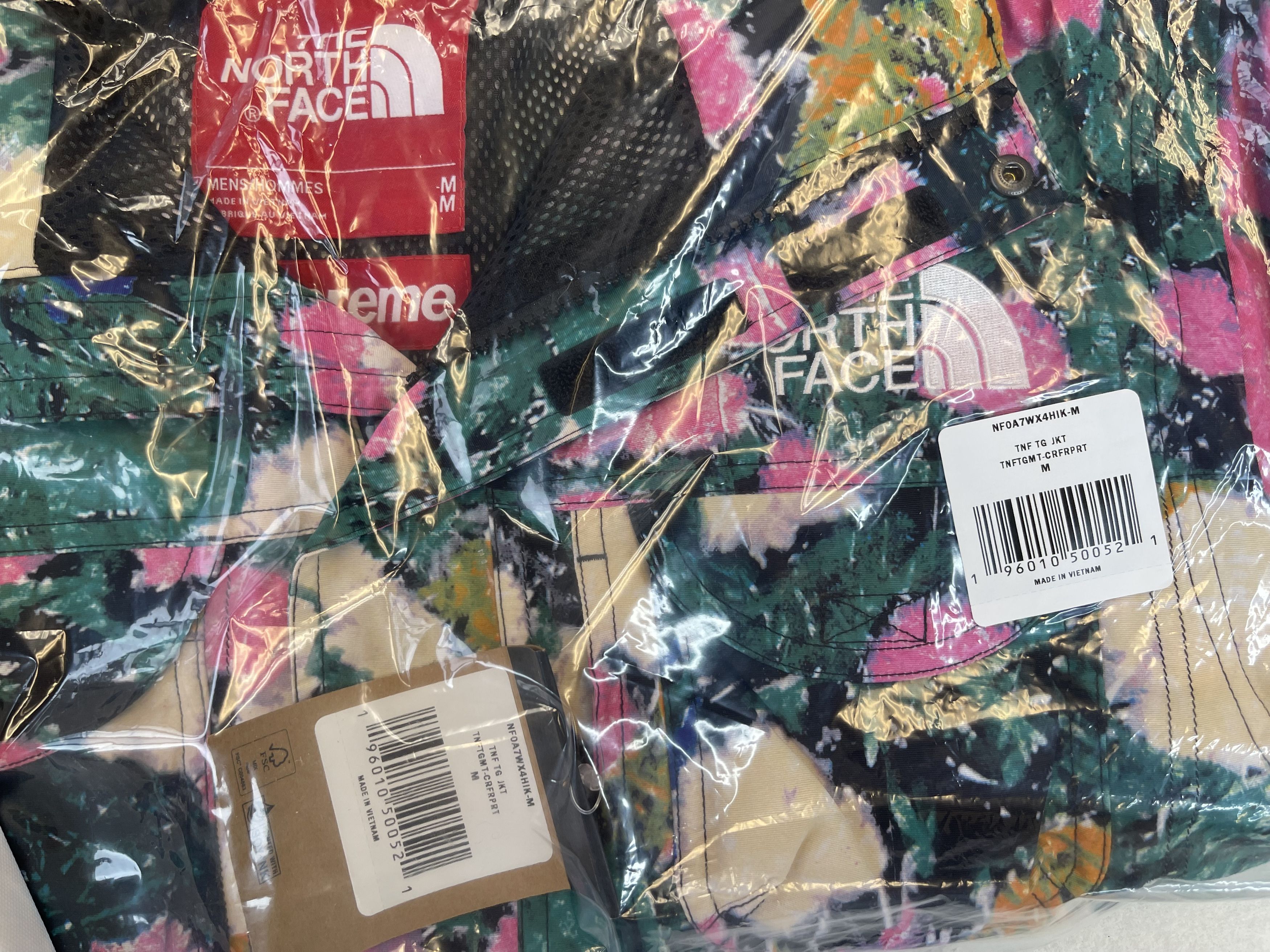 Supreme × The North Face Supreme The NorthFace Trekking Convertible Jacket Flower M Size US M / EU 48-50 / 2 - 5 Thumbnail