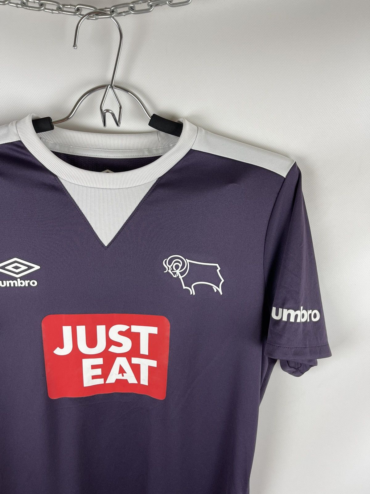Umbro Umbro Derby County 2015 2016 away soccer jersey football Size US S / EU 44-46 / 1 - 3 Thumbnail