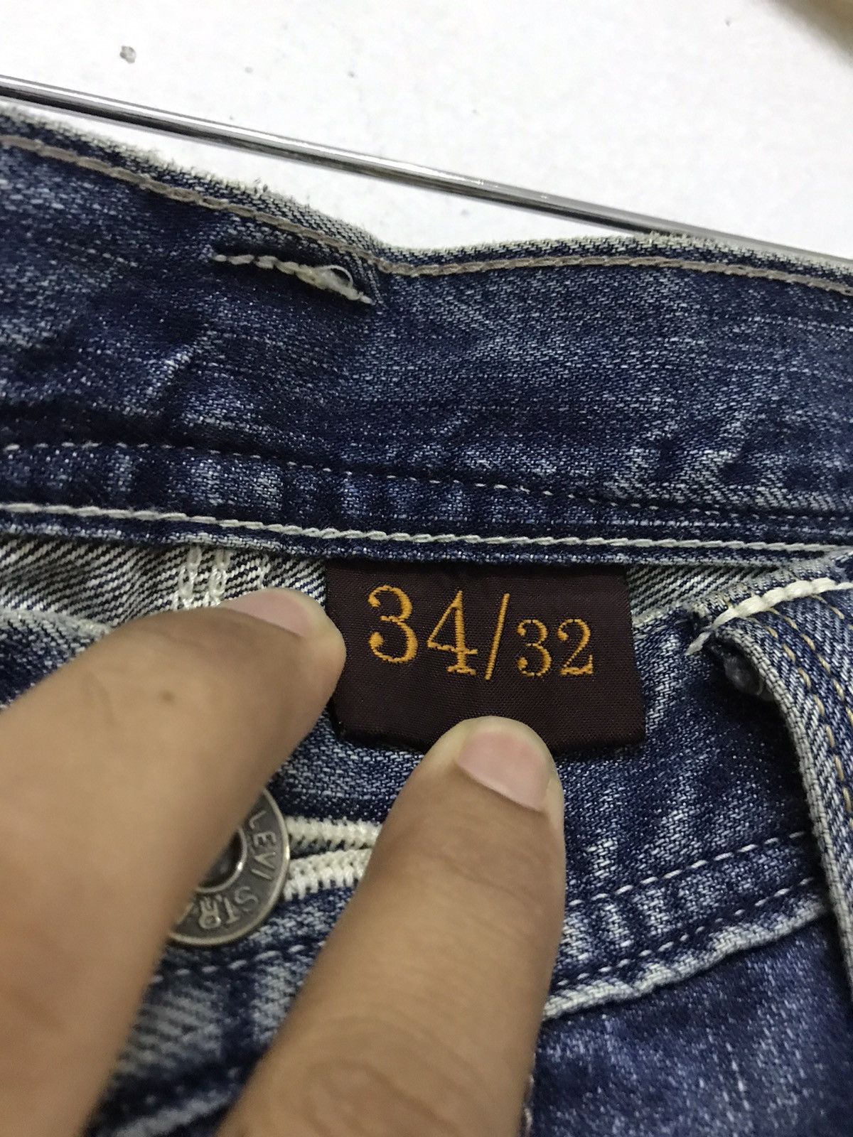 Levi's Vintage Clothing Vintage Levis Distressed Denim Jeans Size US 34 / EU 50 - 13 Thumbnail