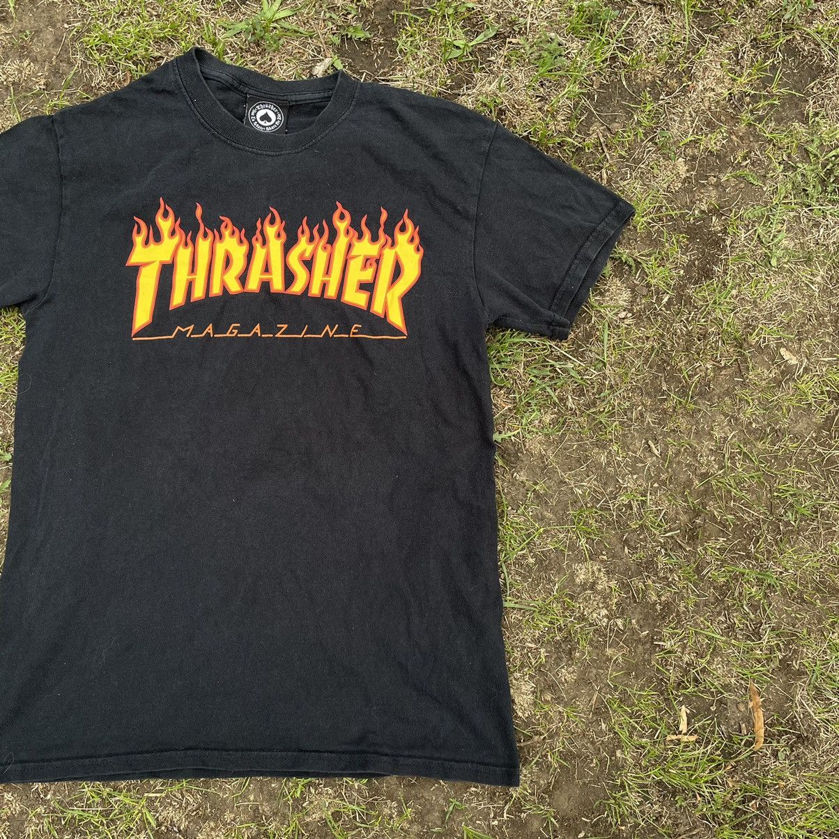 Vintage Vintage 90s Thrasher Flame Graphic Tee Sun Faded Skate S Size US S / EU 44-46 / 1 - 2 Thumbnail