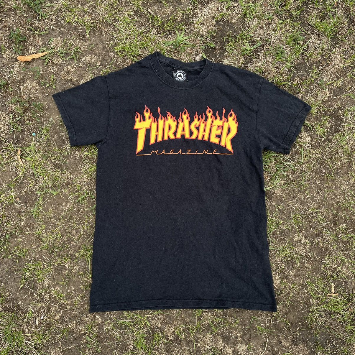 Vintage Vintage 90s Thrasher Flame Graphic Tee Sun Faded Skate S Size US S / EU 44-46 / 1 - 1 Thumbnail