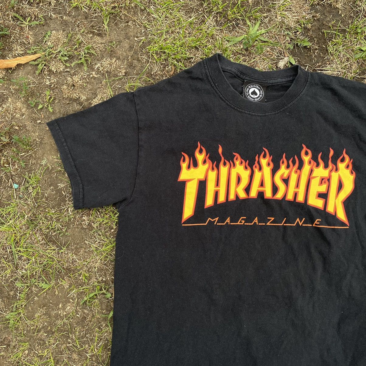 Vintage Vintage 90s Thrasher Flame Graphic Tee Sun Faded Skate S Size US S / EU 44-46 / 1 - 3 Thumbnail