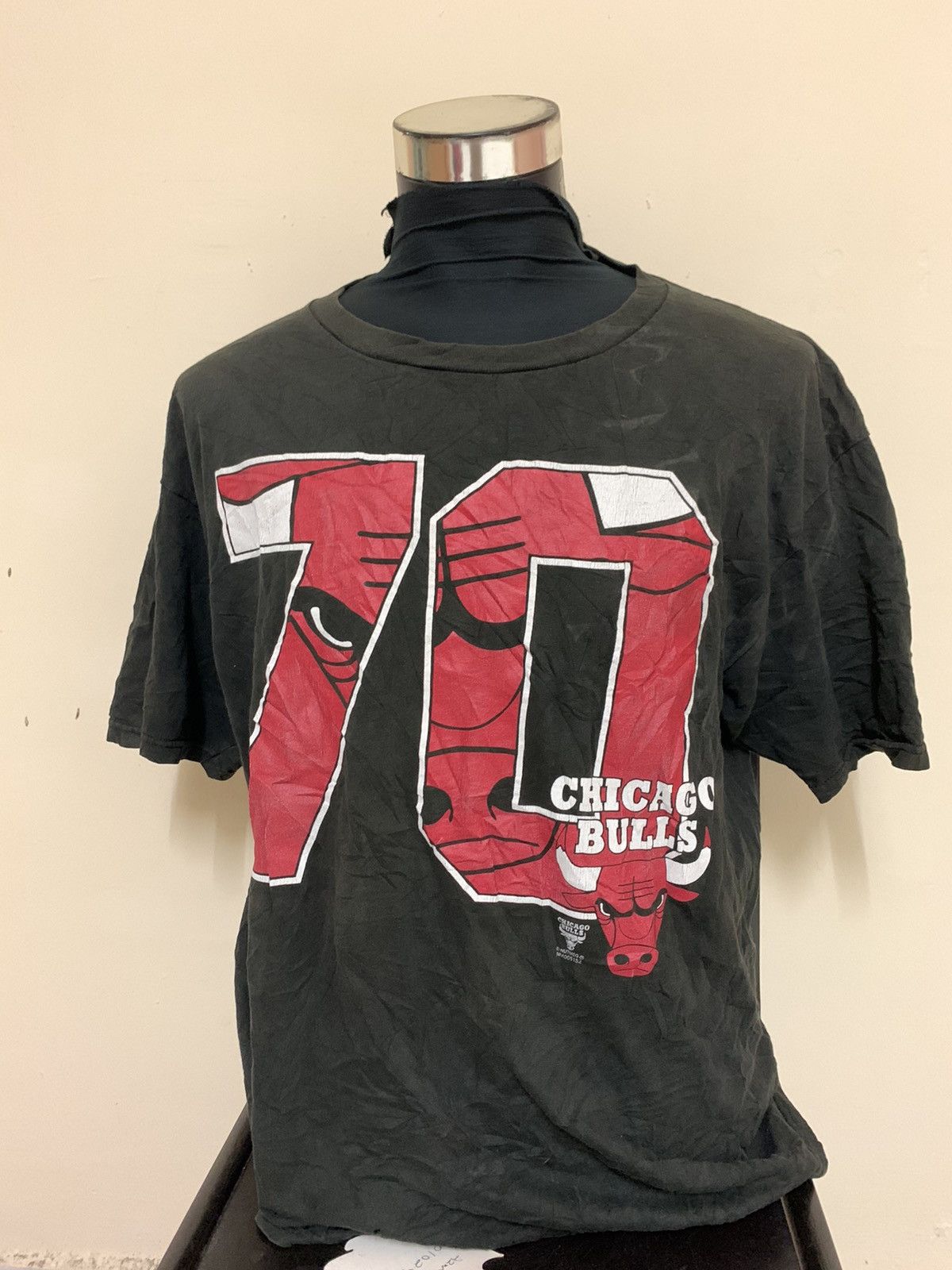 NBA × Nutmeg × Vintage Vintage Chicago Bulls 70 Nice Print T Shirt Size US XL / EU 56 / 4 - 8 Thumbnail