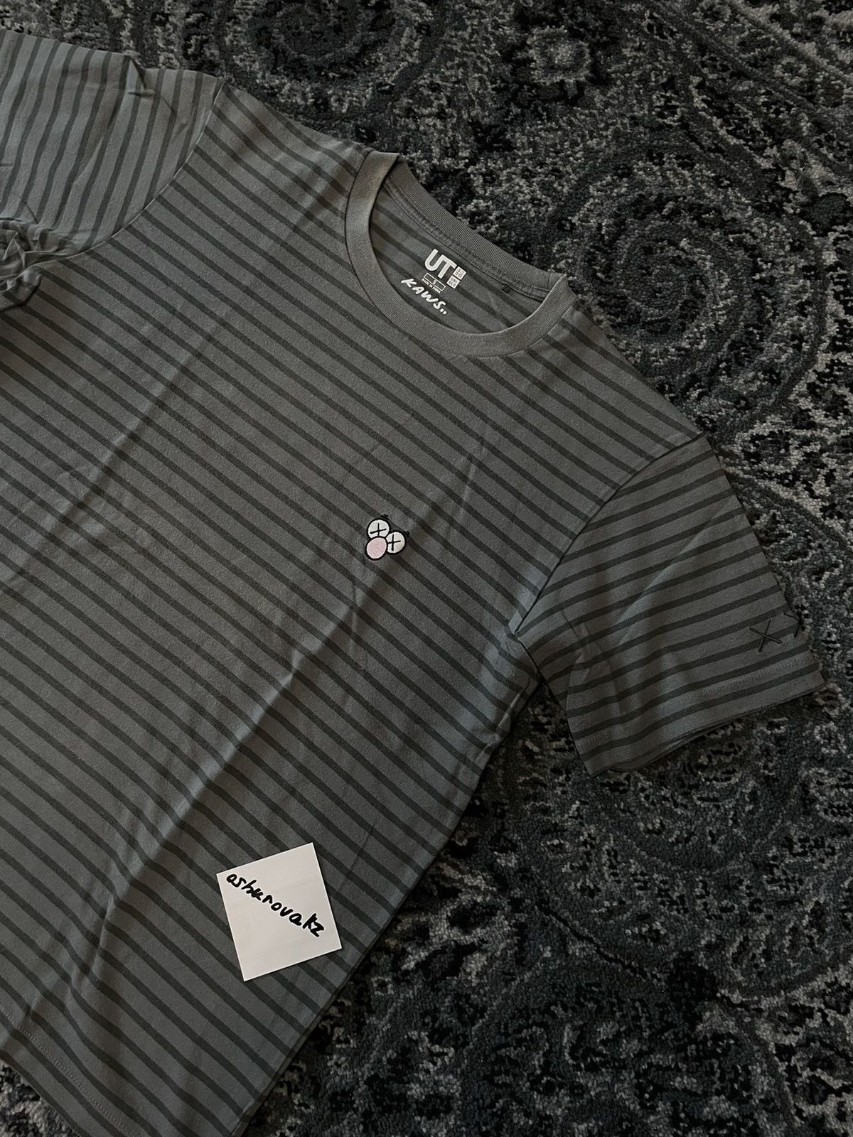 Kaws × Uniqlo Kaws x Uniqlo Sesame Street Grey Size US S / EU 44-46 / 1 - 4 Thumbnail