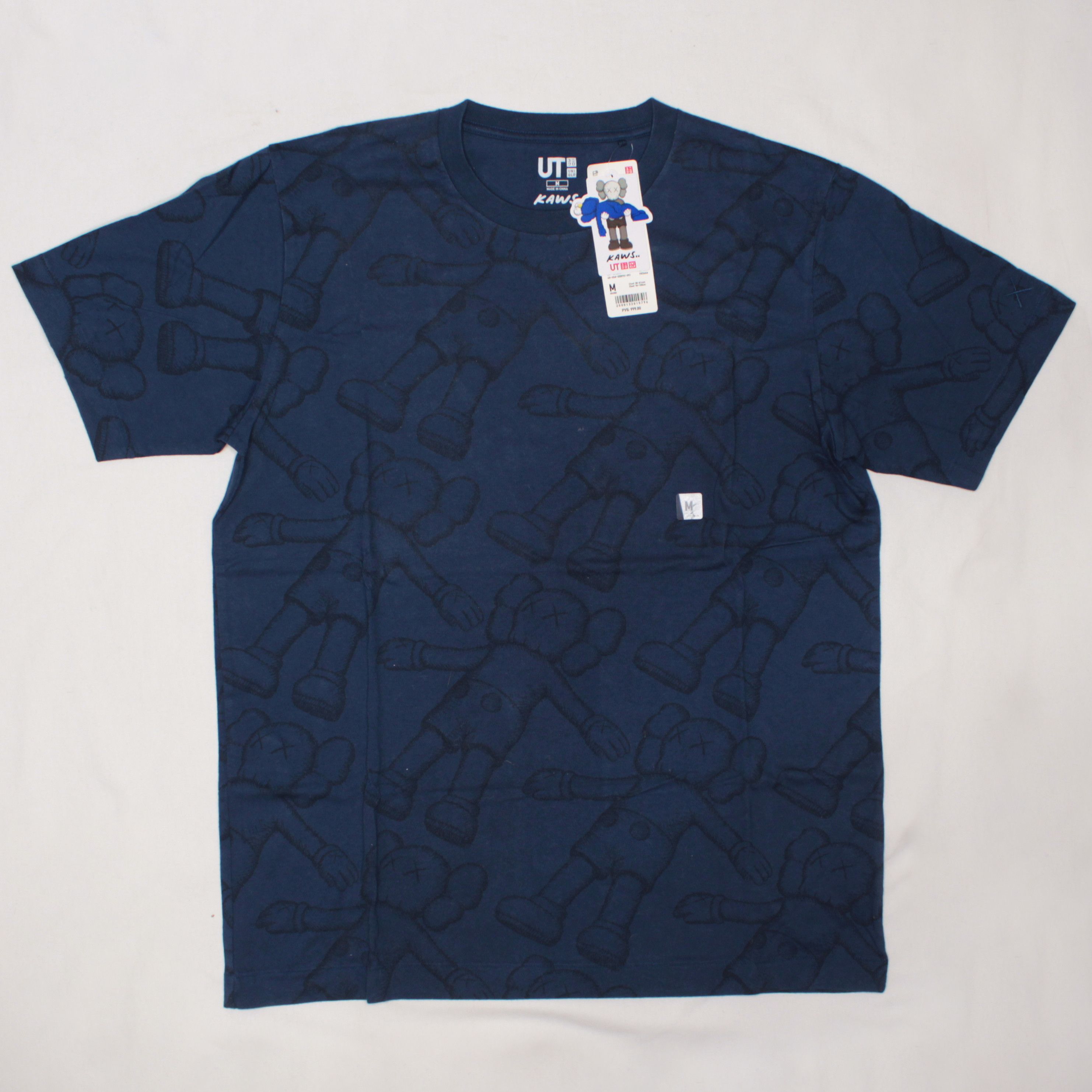 Kaws × Uniqlo Kaws Uniqlo all over holiday print tee Size US M / EU 48-50 / 2 - 1 Thumbnail