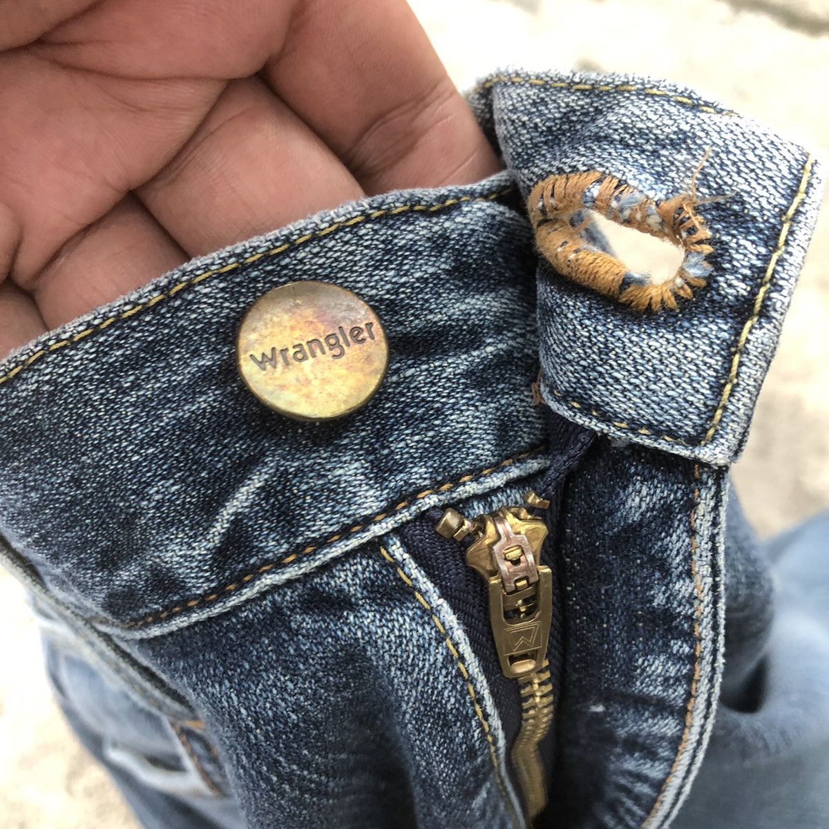 Vintage × Wrangler 🔥Rare🔥Vintage Wrangler Stoned Wash Rips Distress Denim Jeans Size US 30 / EU 46 - 12 Thumbnail