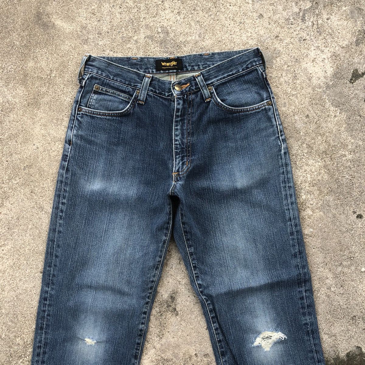 Vintage × Wrangler 🔥Rare🔥Vintage Wrangler Stoned Wash Rips Distress Denim Jeans Size US 30 / EU 46 - 2 Thumbnail