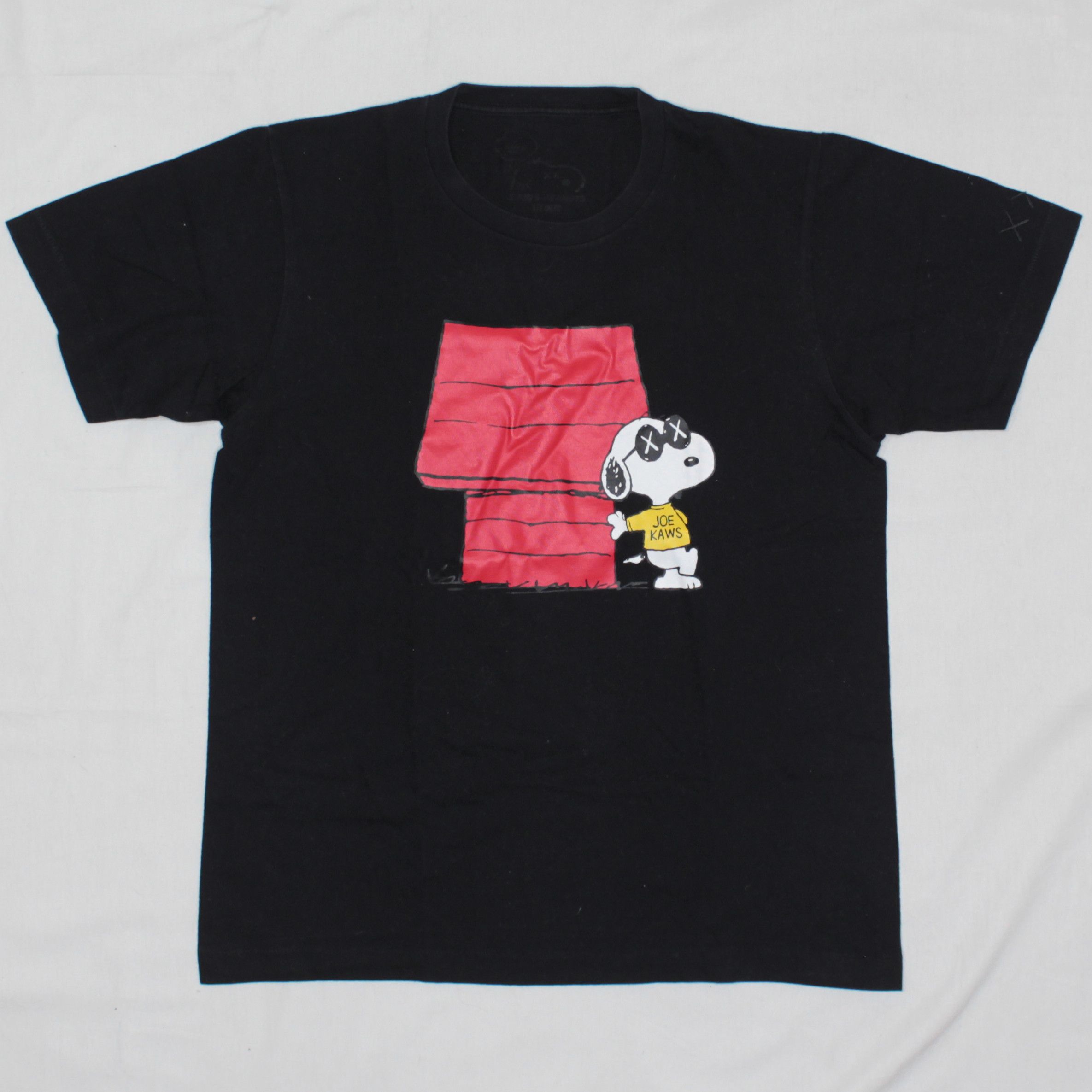 Kaws × Peanuts × Uniqlo Uniqlo x Kaws x Peanuts Tee Black Joe Kaws Size US S / EU 44-46 / 1 - 1 Thumbnail
