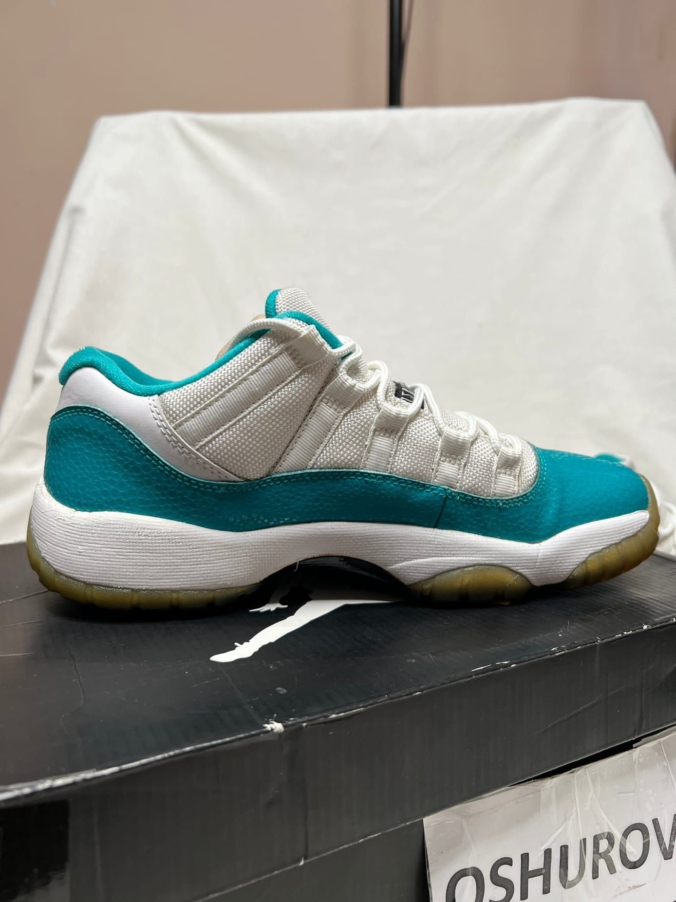 Jordan Brand Air Jordan 11 Retro Low Aqua Safari (GS) 580521-143 Size US 6 / EU 39 - 4 Thumbnail