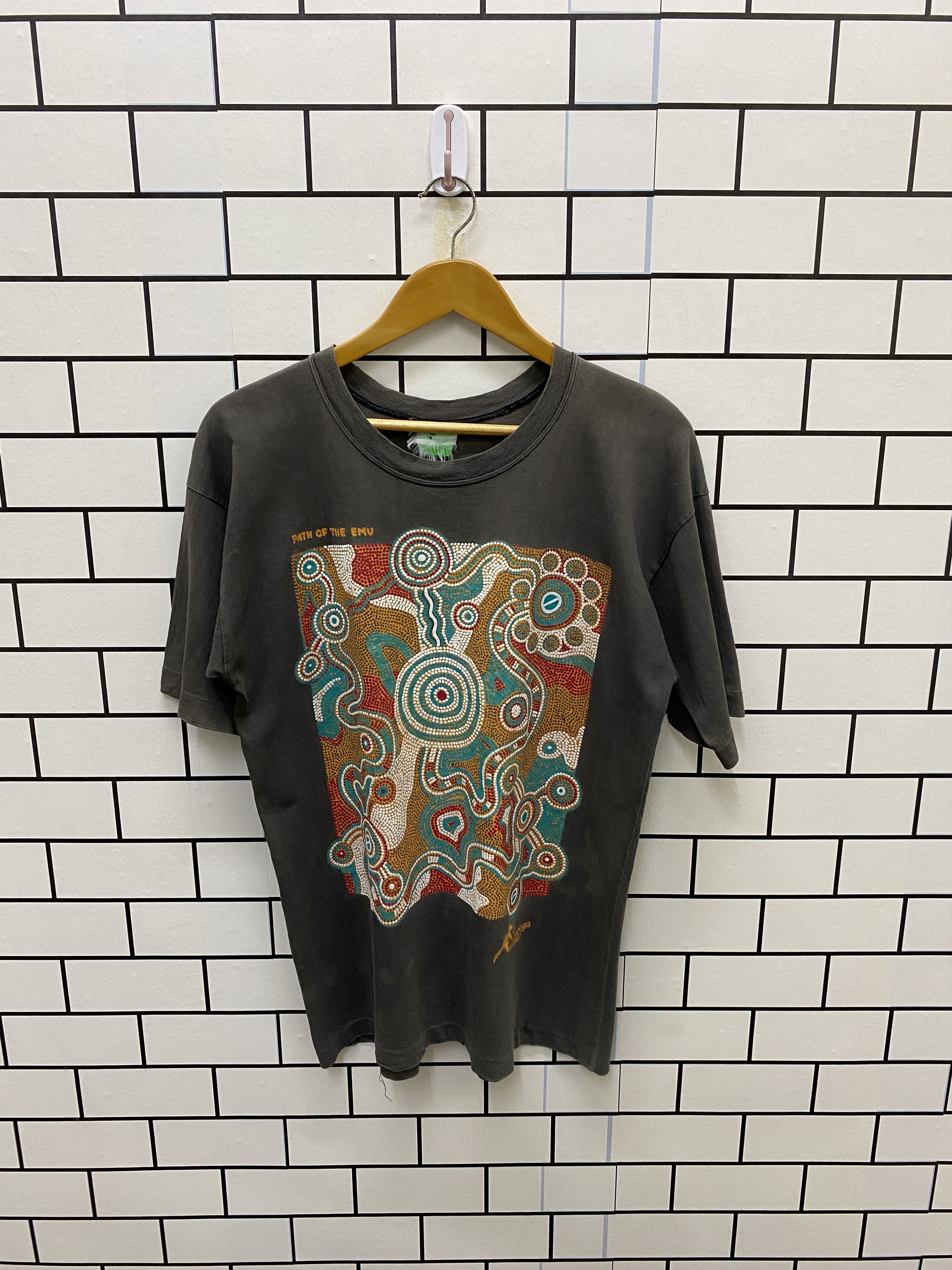Vintage Vintage 90's Path Of The Emu Australia Art T-Shirt Size US M / EU 48-50 / 2 - 1 Thumbnail