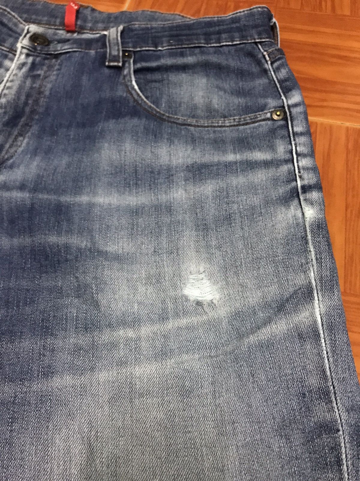 Uniqlo “Men’s Blue Straight-Leg Jeans – Faded Wash, Classic Fit” Size US 31 - 3 Thumbnail
