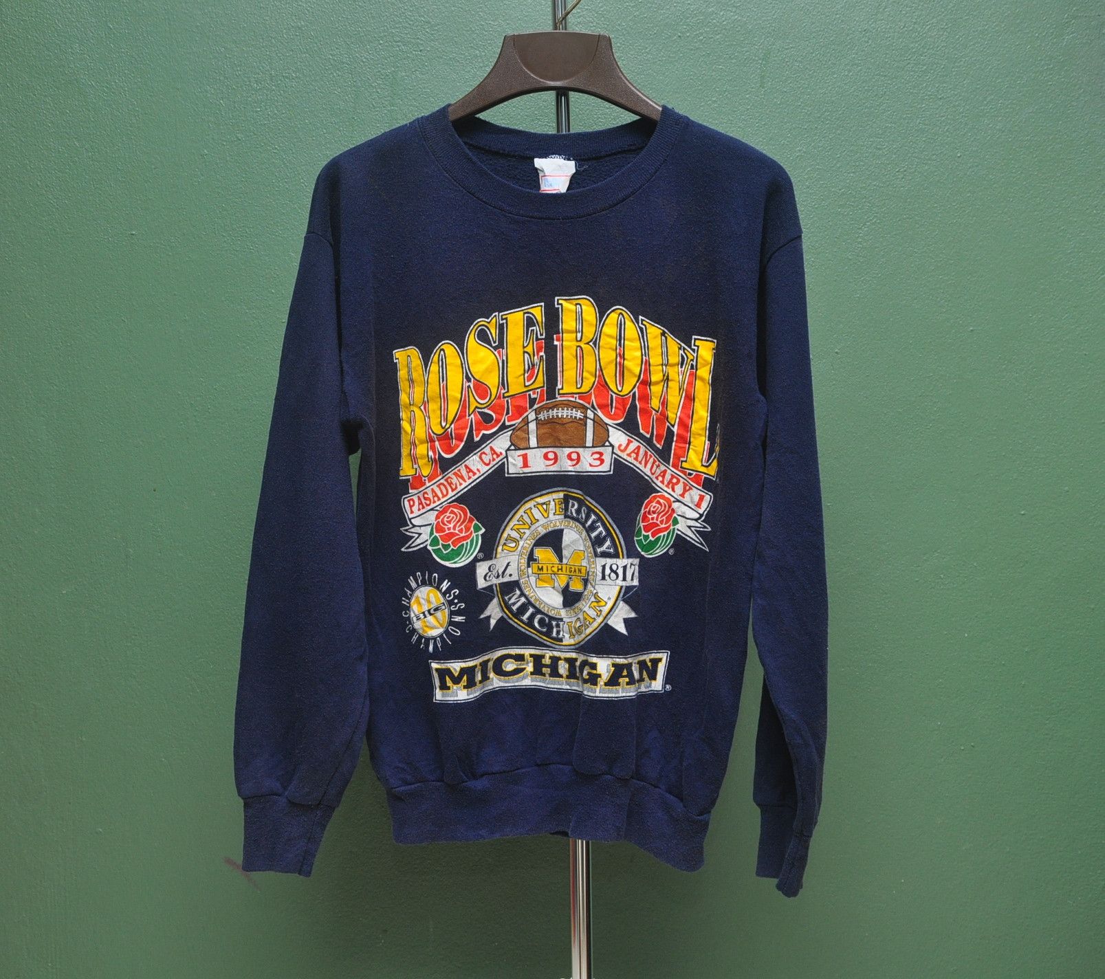 image of Vintage Rose Bowl Michigan University Sweatshirt in Dark Blue, Men's (Size Medium)