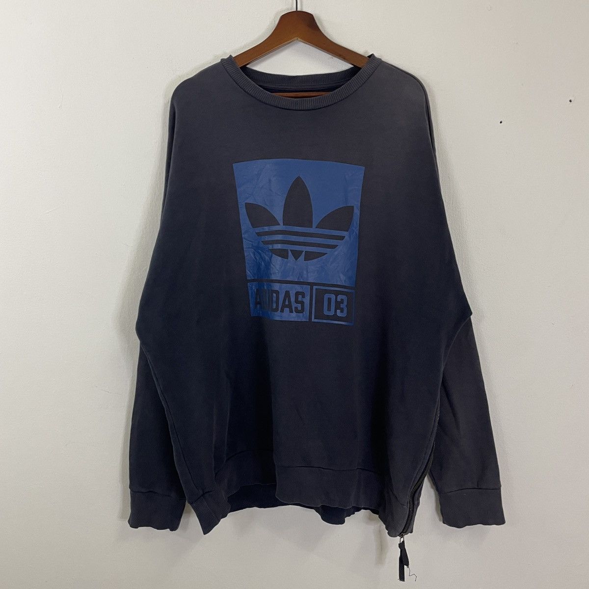 Adidas Vintage Adidas Big Logo Faded Sweatshirt Size US XXL / EU 58 / 5 - 2 Thumbnail