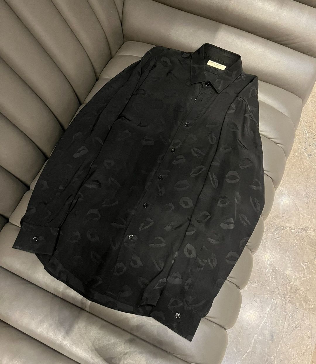 Saint Laurent Paris Saint Laurent Black Lipstick Silk Long Sleeve Shirt Size US M / EU 48-50 / 2 - 1 Thumbnail