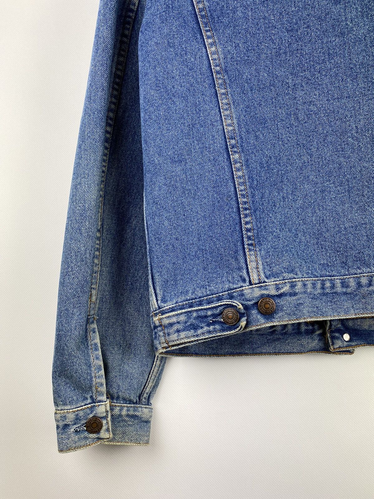 Levi's × Vintage VTG Levi’s men’s denim trucker jacket size M GR. Britain Size US M / EU 48-50 / 2 - 15 Thumbnail