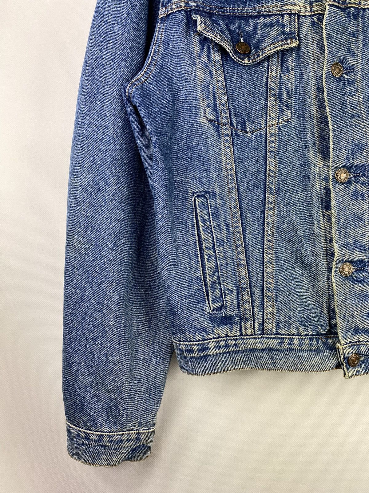 Levi's × Vintage VTG Levi’s men’s denim trucker jacket size M GR. Britain Size US M / EU 48-50 / 2 - 6 Thumbnail