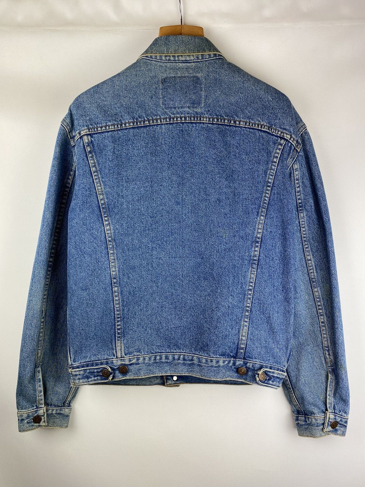 Levi's × Vintage VTG Levi’s men’s denim trucker jacket size M GR. Britain Size US M / EU 48-50 / 2 - 12 Thumbnail