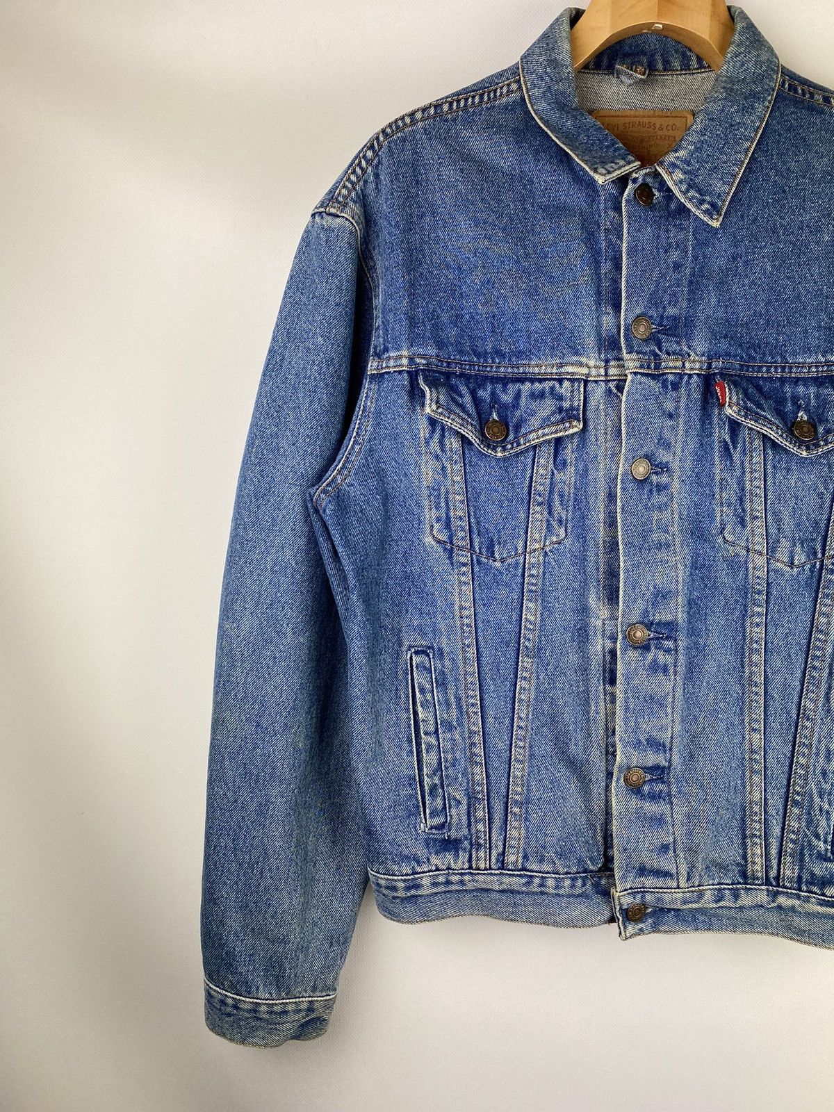 Levi's × Vintage VTG Levi’s men’s denim trucker jacket size M GR. Britain Size US M / EU 48-50 / 2 - 2 Thumbnail
